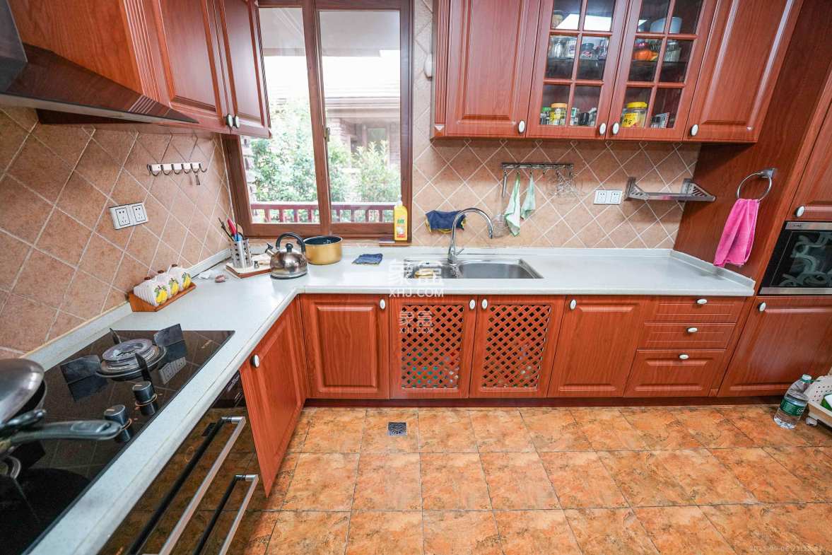 保利阆峰云墅 5室2厅4卫 868.0万 保利阆峰云墅 5室2厅4卫 868.0万厨房