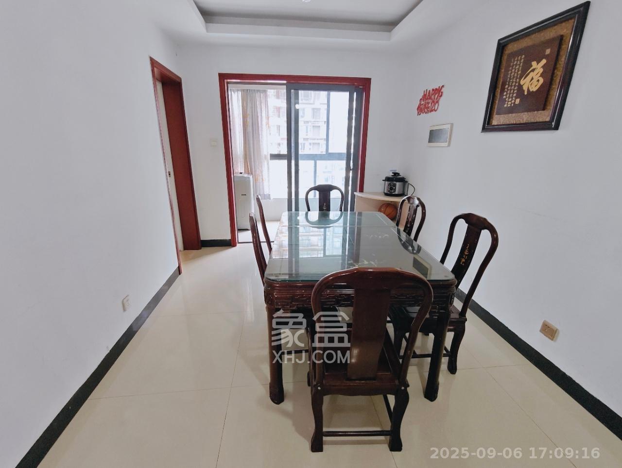 西子花苑  3室2厅2卫    116.8万客厅