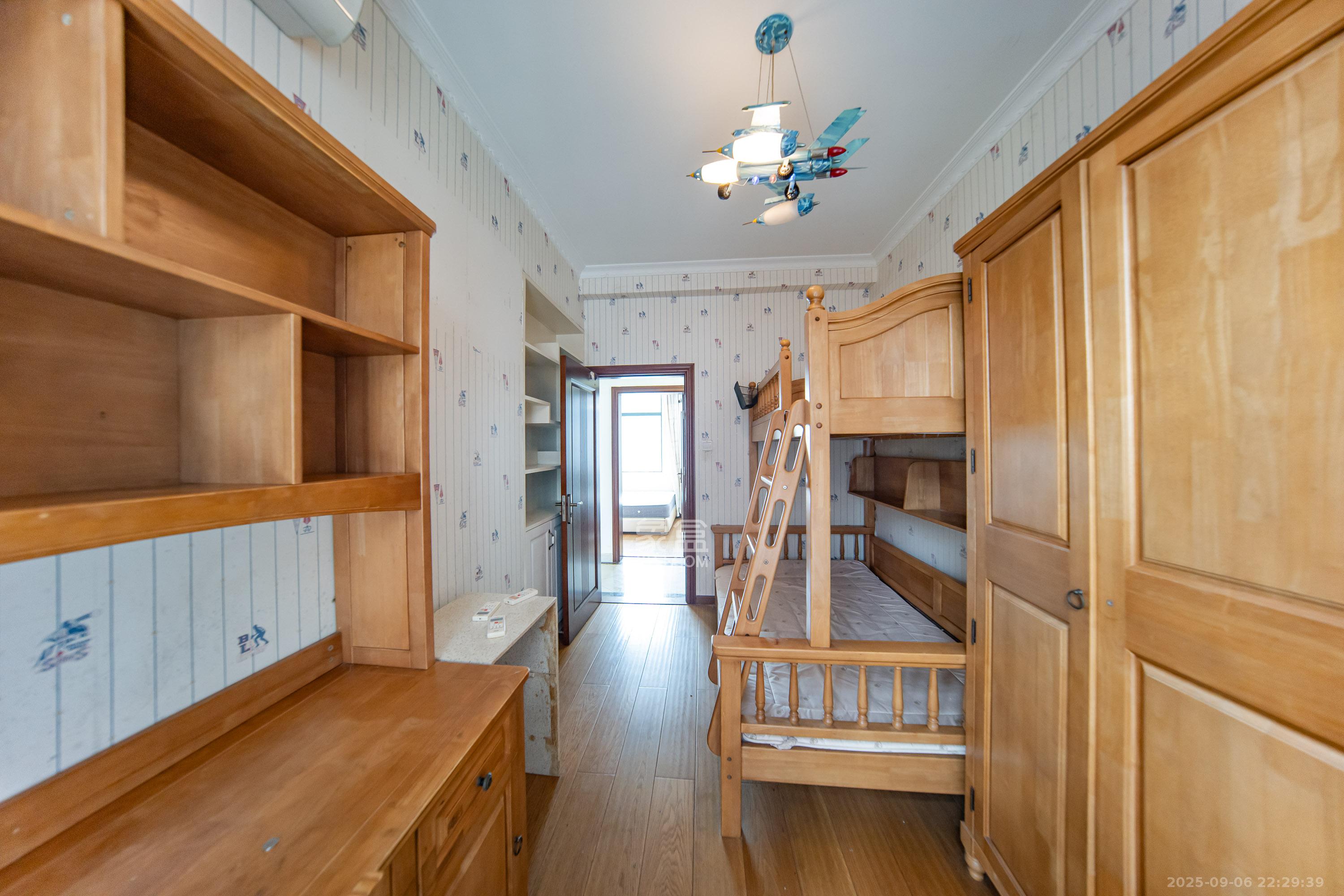 枫华府第  3室2厅1卫    79.0万 枫华府第  3室2厅1卫    79.0万卧室