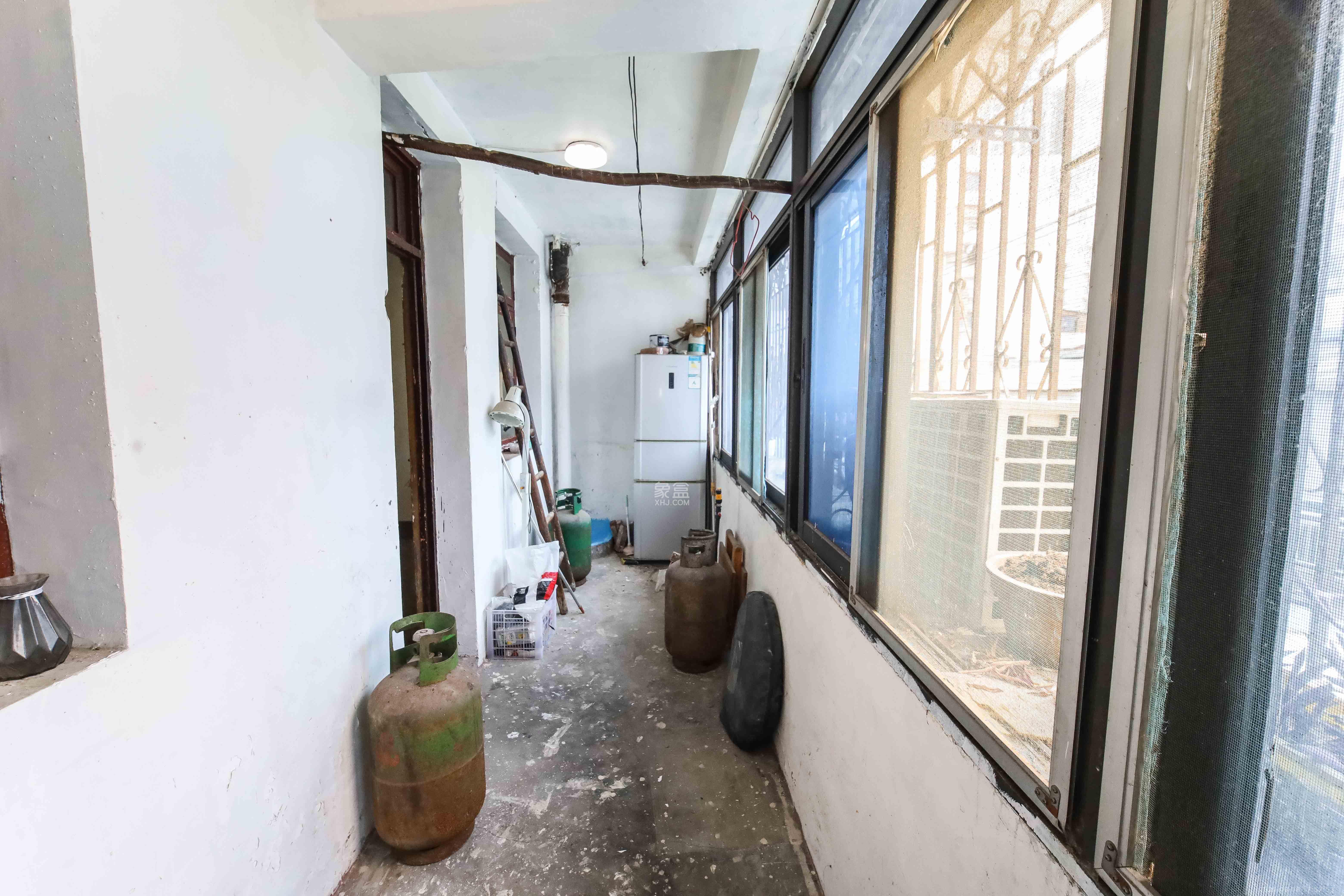 杨家山汽修厂宿舍  2室2厅1卫    32.0万 杨家山汽修厂宿舍  2室2厅1卫    32.0万阳台