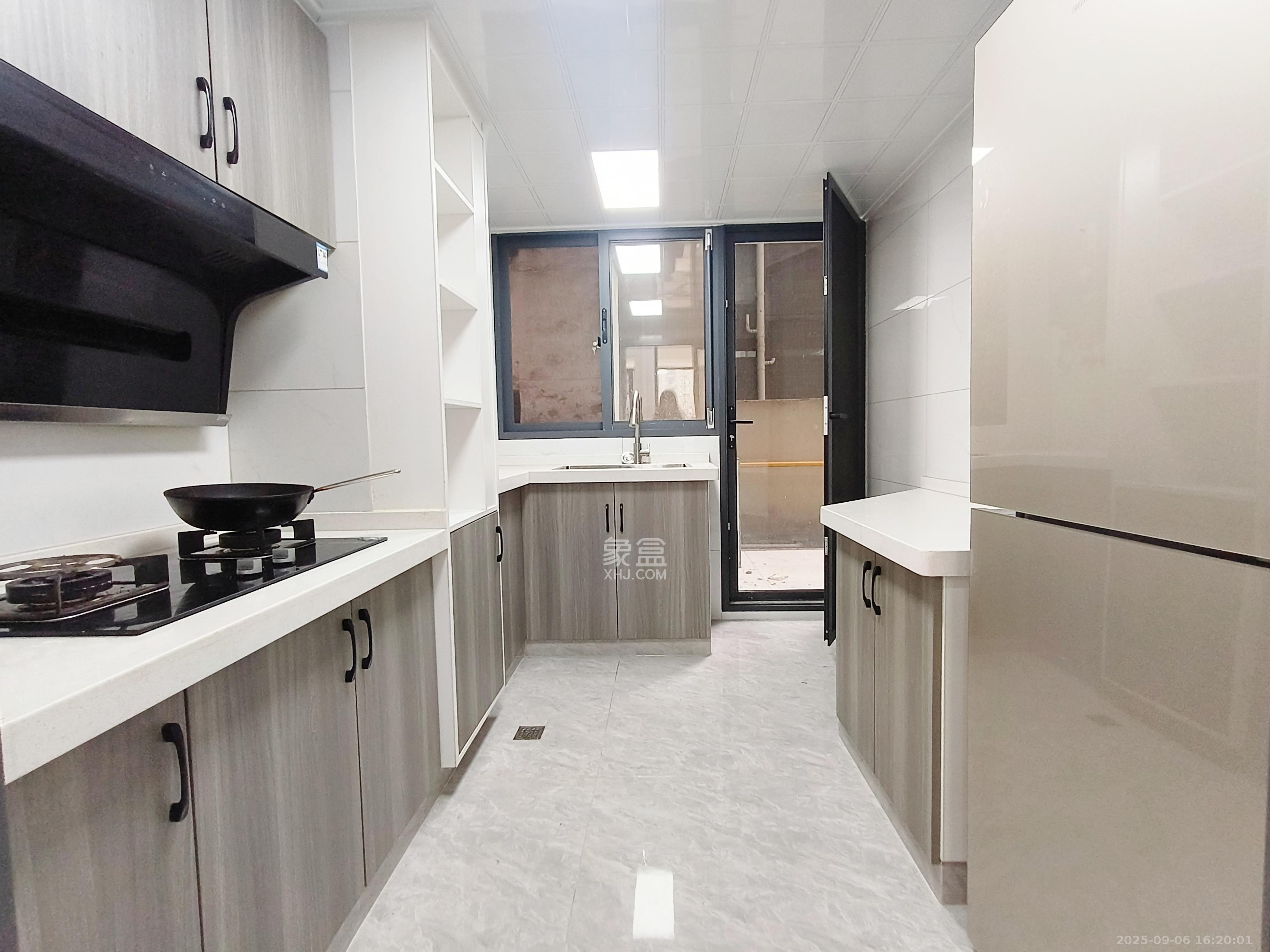 蓝山郡  3室2厅1卫    2100.0元/月 蓝山郡  3室2厅1卫    2100.0元/月室内图