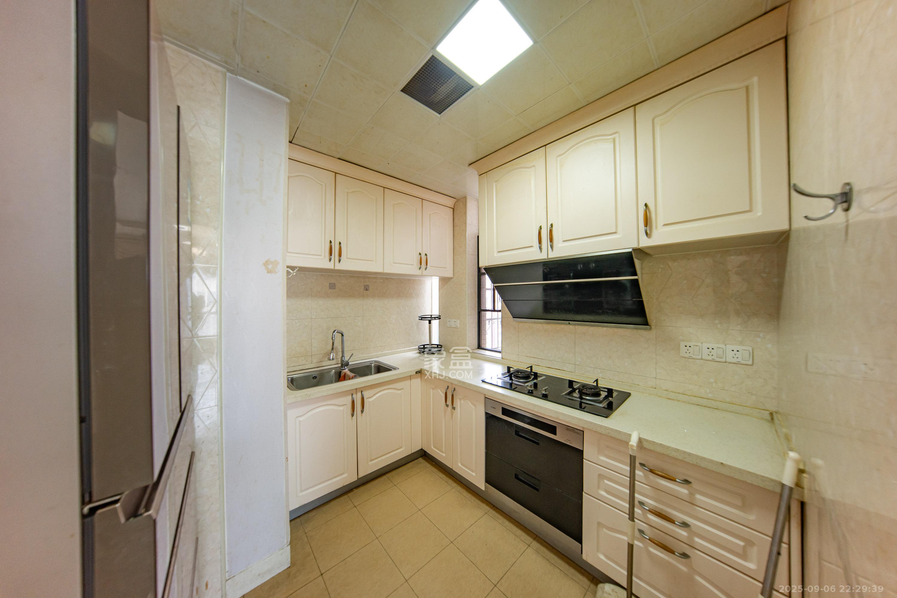 枫华府第  3室2厅1卫    79.0万 枫华府第  3室2厅1卫    79.0万厨房