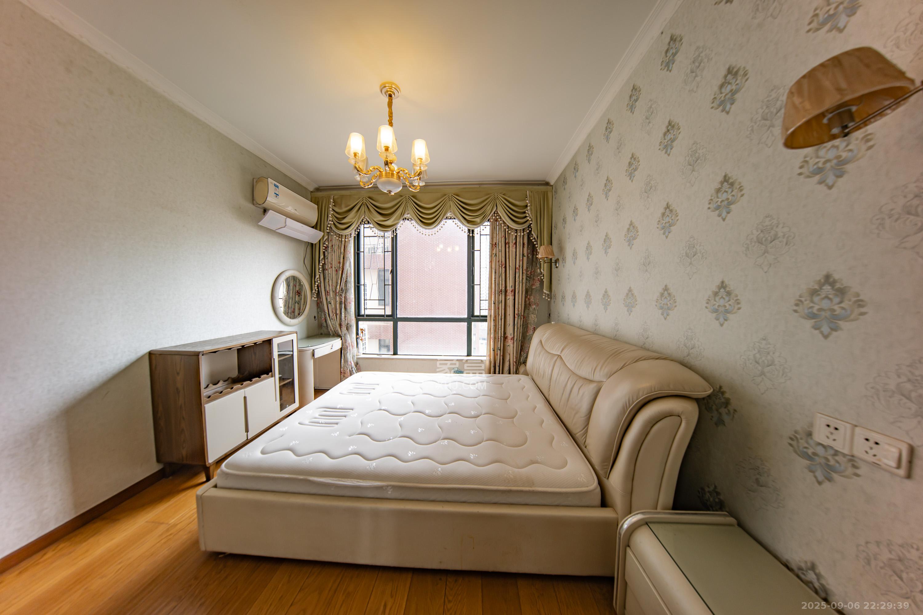 枫华府第  3室2厅1卫    79.0万 枫华府第  3室2厅1卫    79.0万卧室