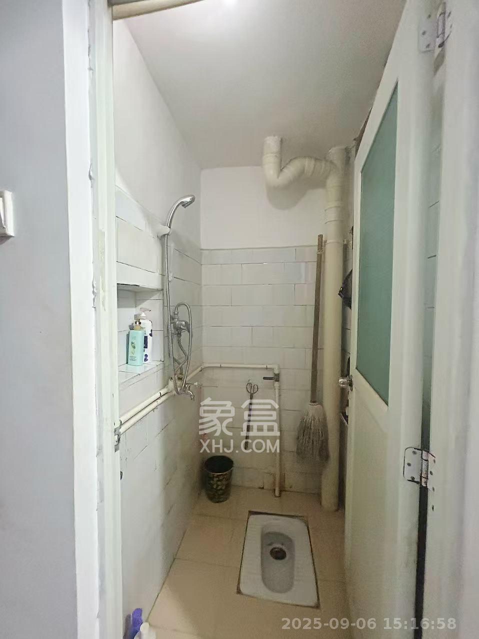 文艺新村  2室1厅1卫   1200.00元/月室内图
