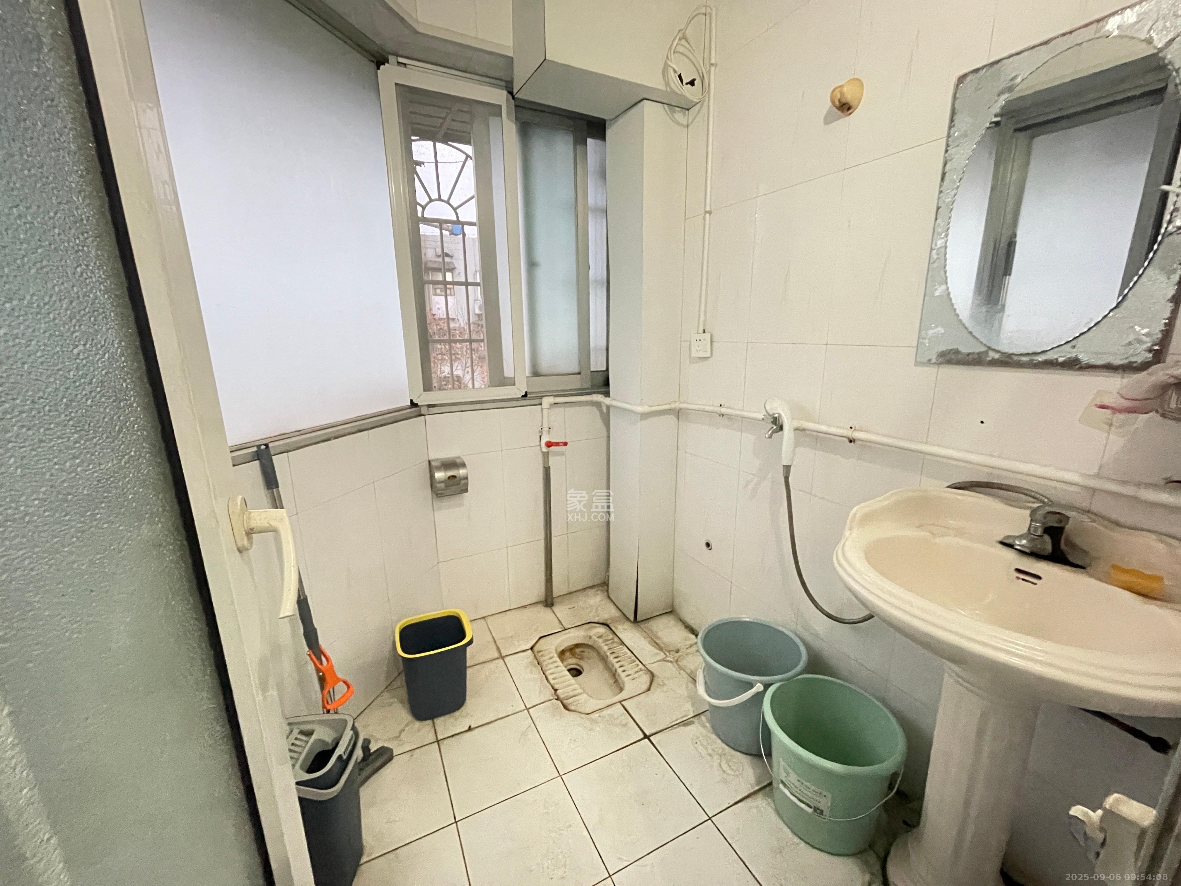 英才园二片  3室2厅2卫    2200.0元/月 英才园二片  3室2厅2卫    2200.0元/月室内图