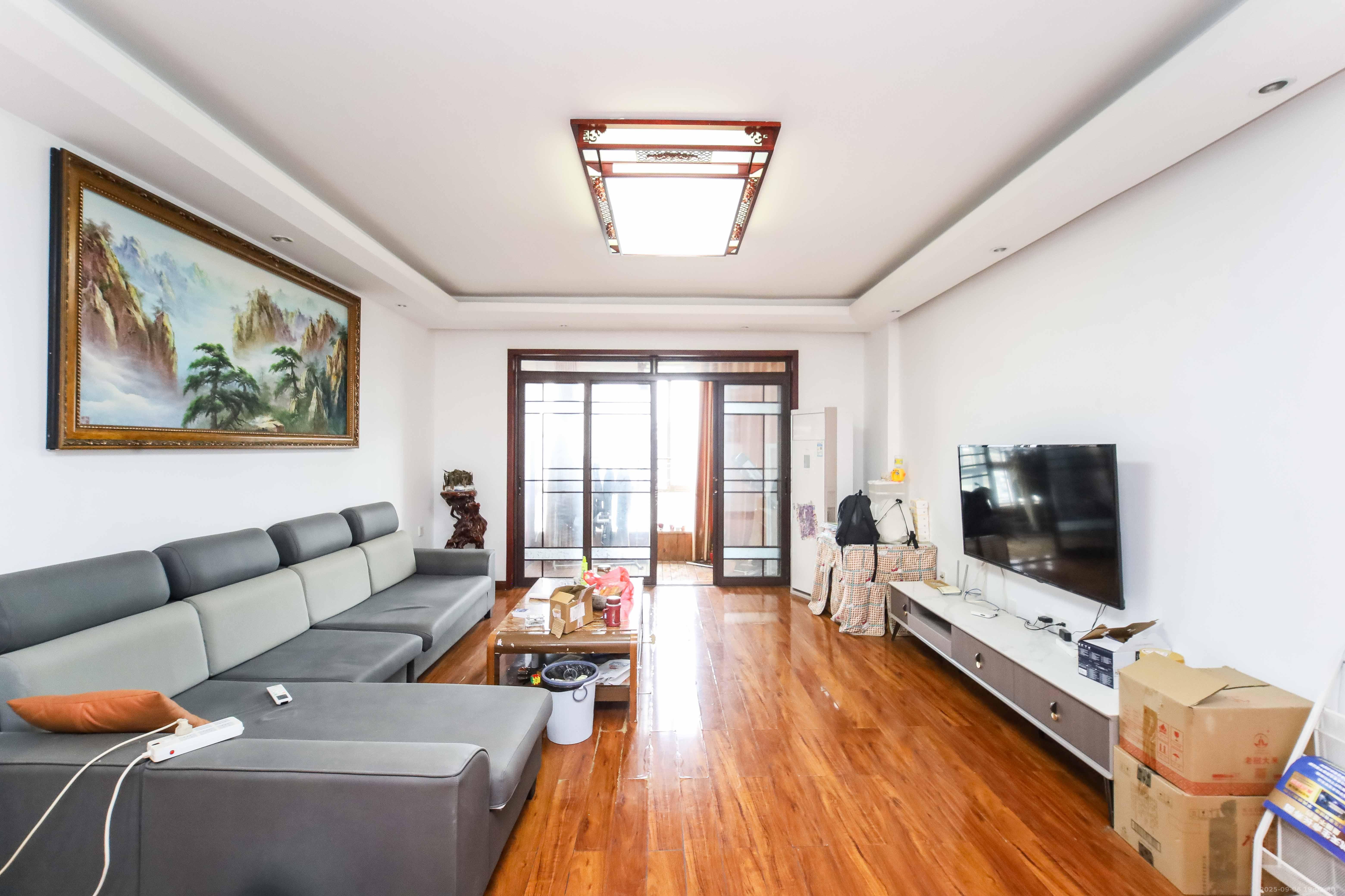 东门壹号家园  3室2厅2卫    95.0万 东门壹号家园  3室2厅2卫    95.0万客厅