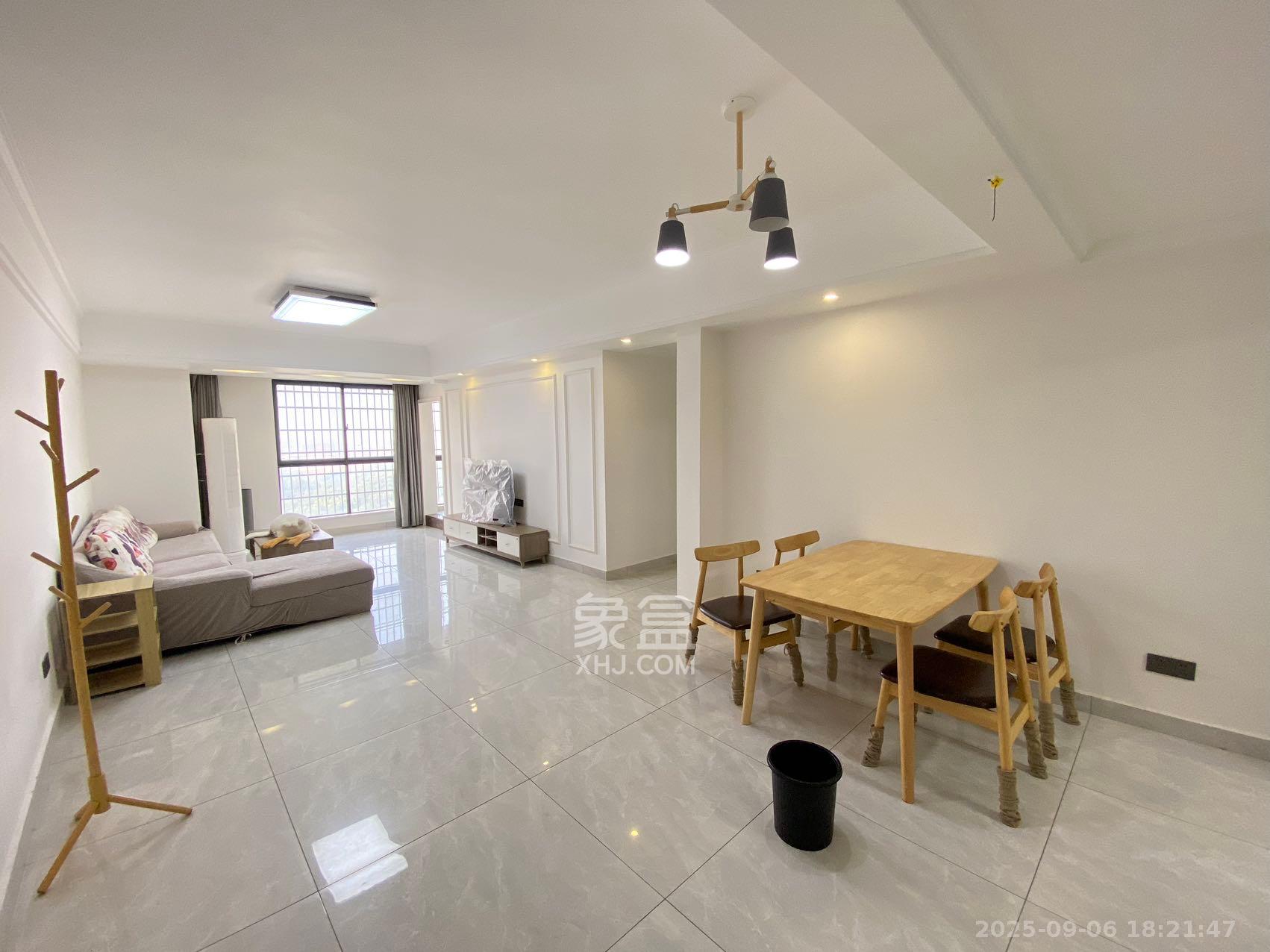 悦湖山  3室2厅2卫    2300.0元/月室内图