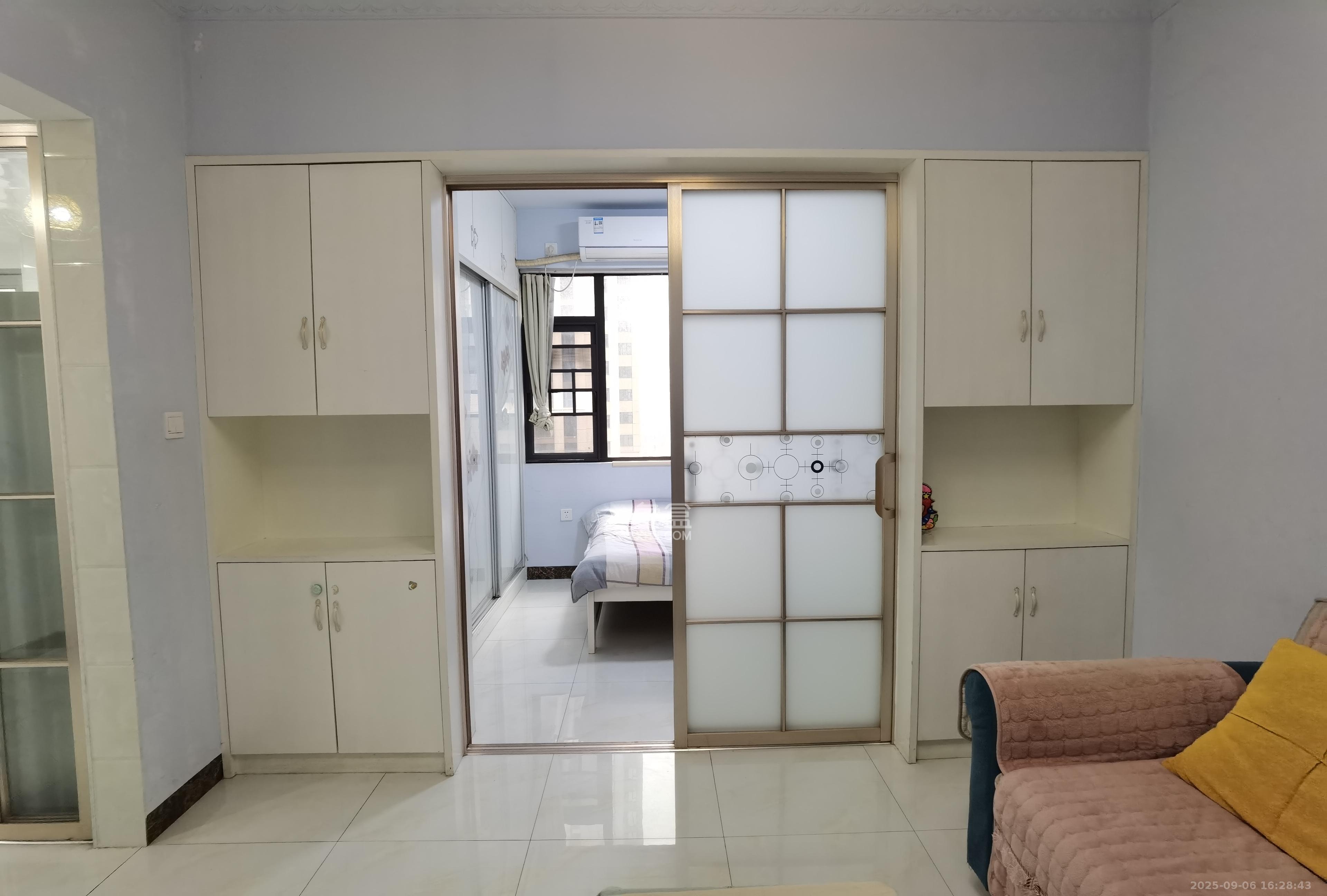 乾源国际  1室1厅1卫    1500.0元/月 乾源国际  1室1厅1卫    1500.0元/月室内图