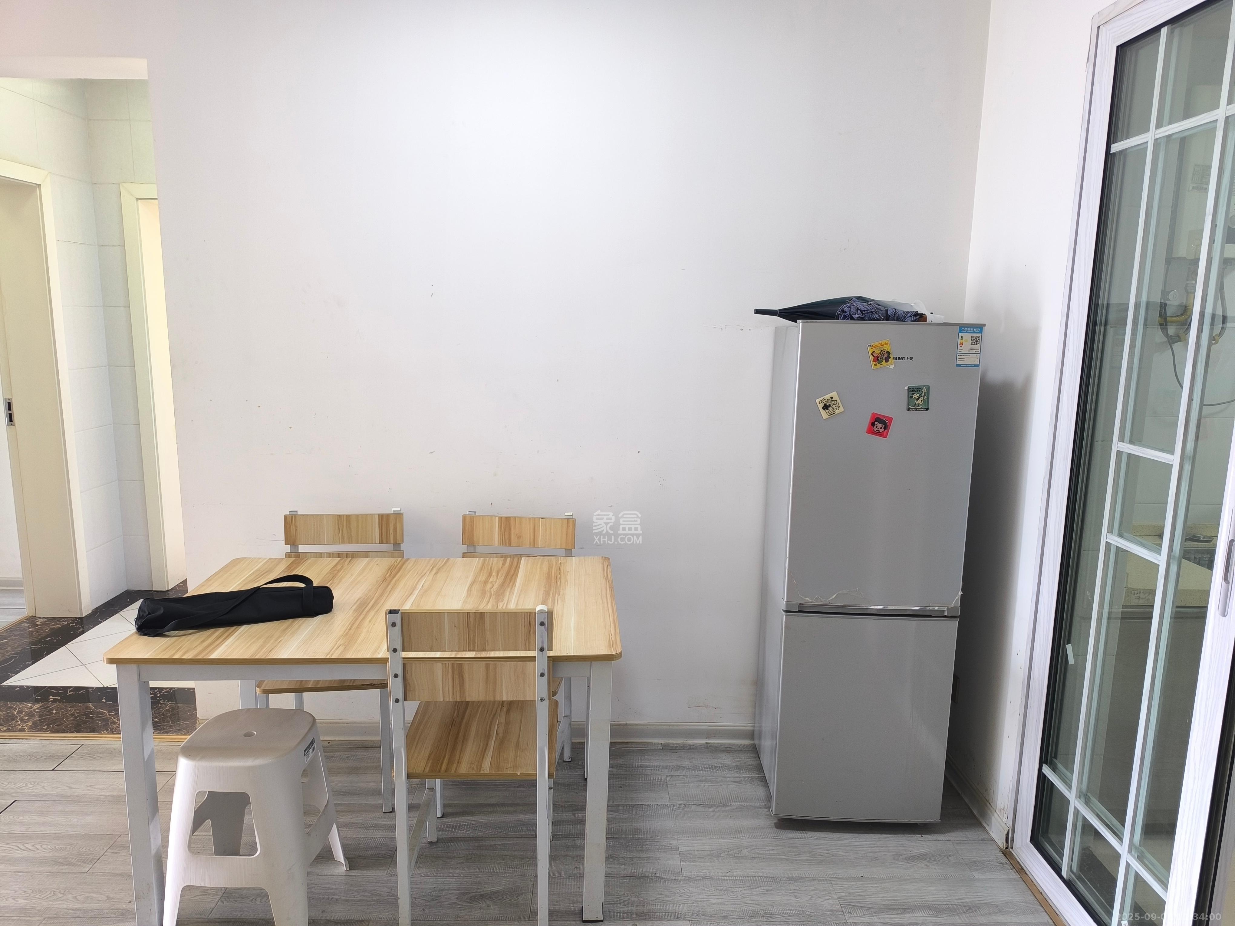 荣盛花语书苑  3室2厅1卫    2500.0元/月室内图