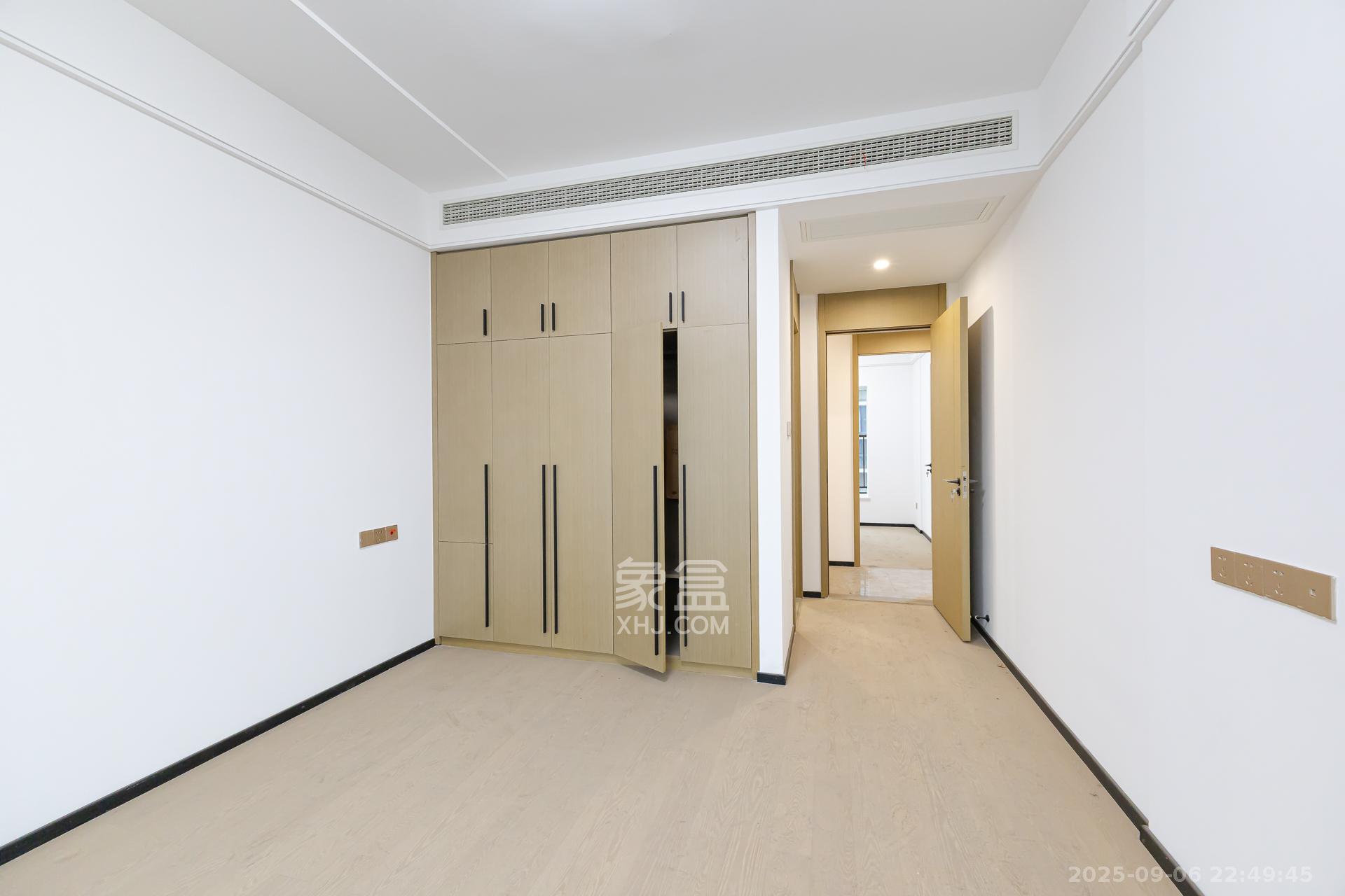 润和湘江天地天悦湾  4室2厅2卫    190.0万 润和湘江天地天悦湾  4室2厅2卫    190.0万卧室