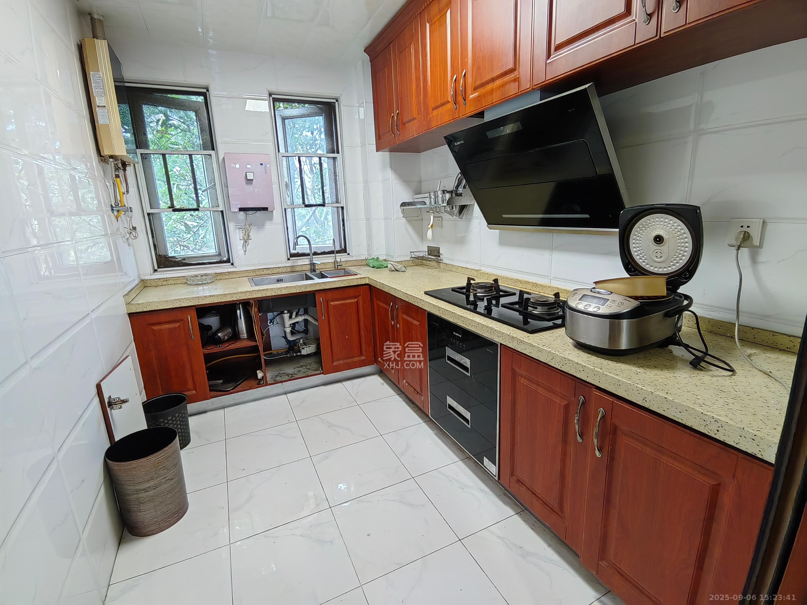 郡原居里  2室2厅1卫    1700.0元/月室内图