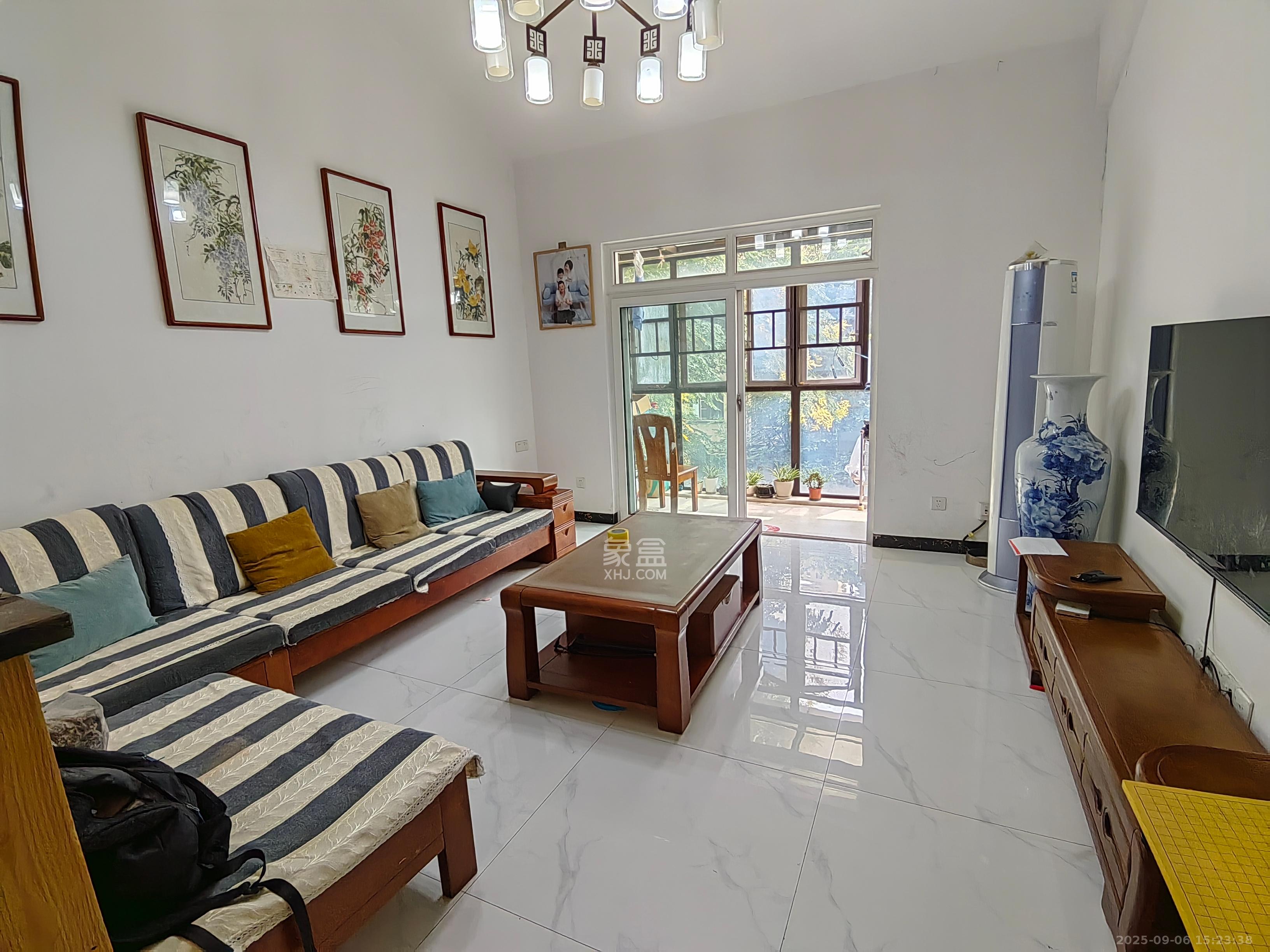 郡原居里 2室2厅1卫 1700.0元/月 郡原居里 2室2厅1卫 1700.0元/月室内图