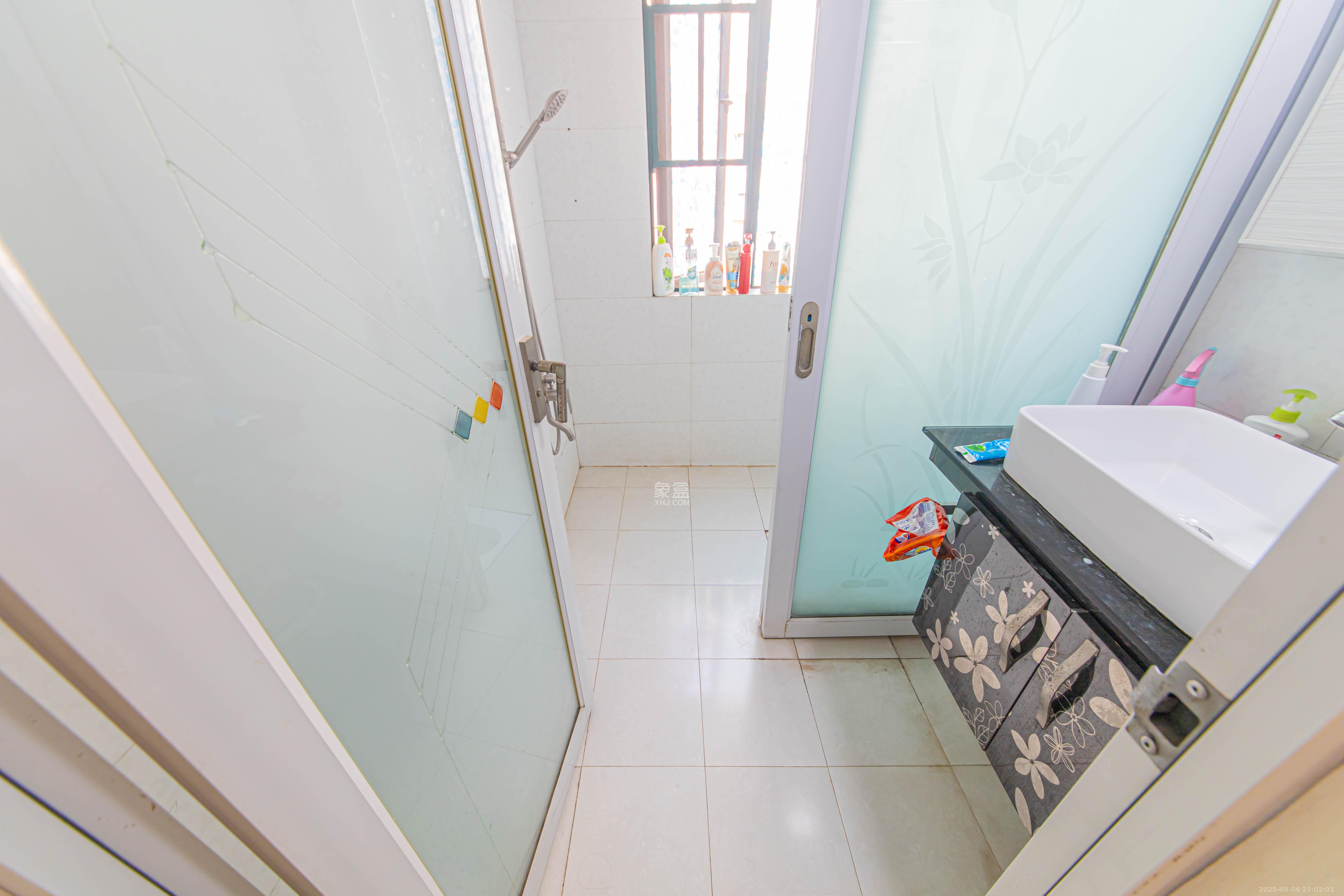 保利花园 2室1厅1卫 68.0万 保利花园 2室1厅1卫 68.0万卫生间