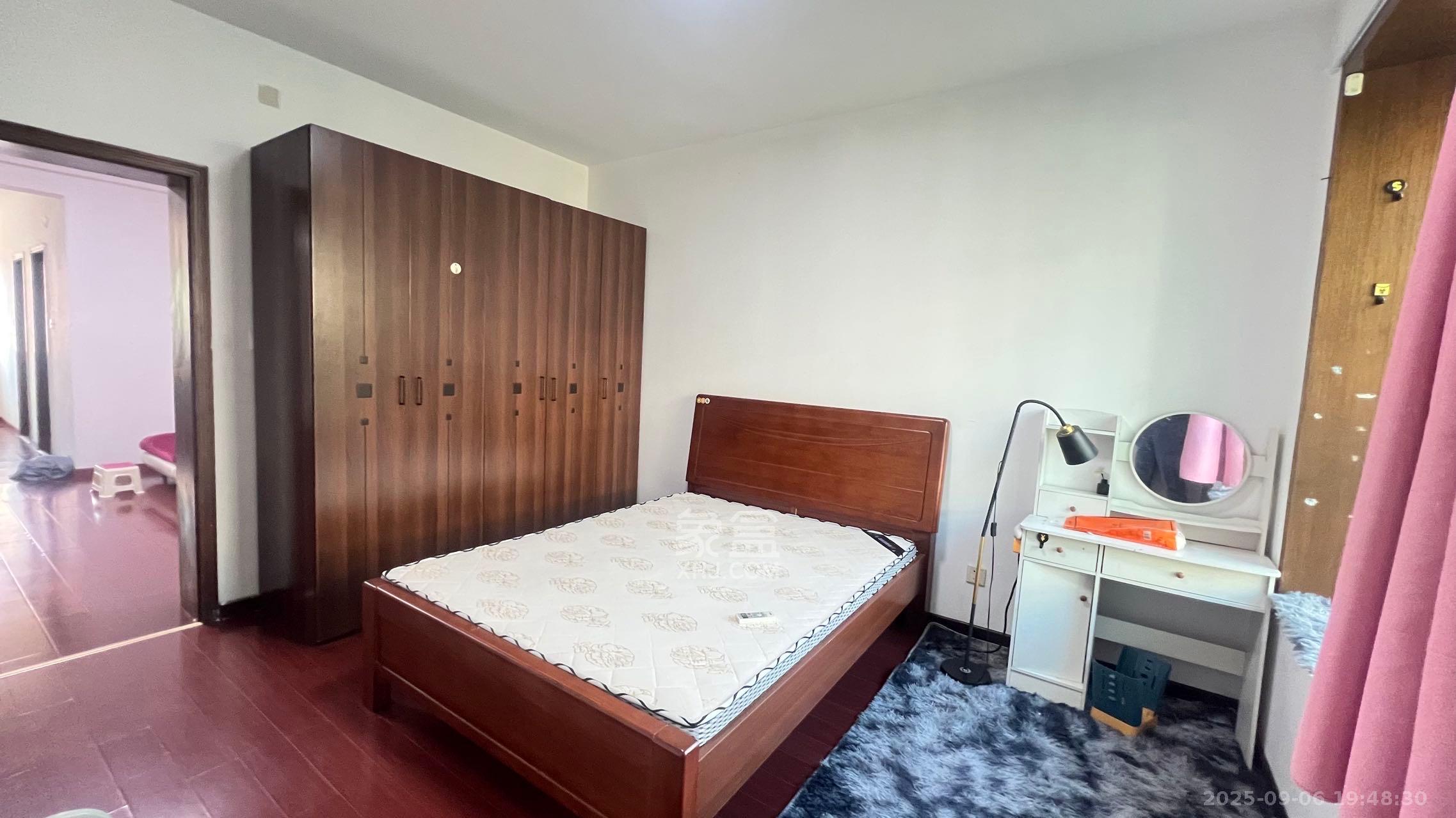 中南汽车世界 3室2厅2卫 1400.0元/月 中南汽车世界 3室2厅2卫 1400.0元/月室内图