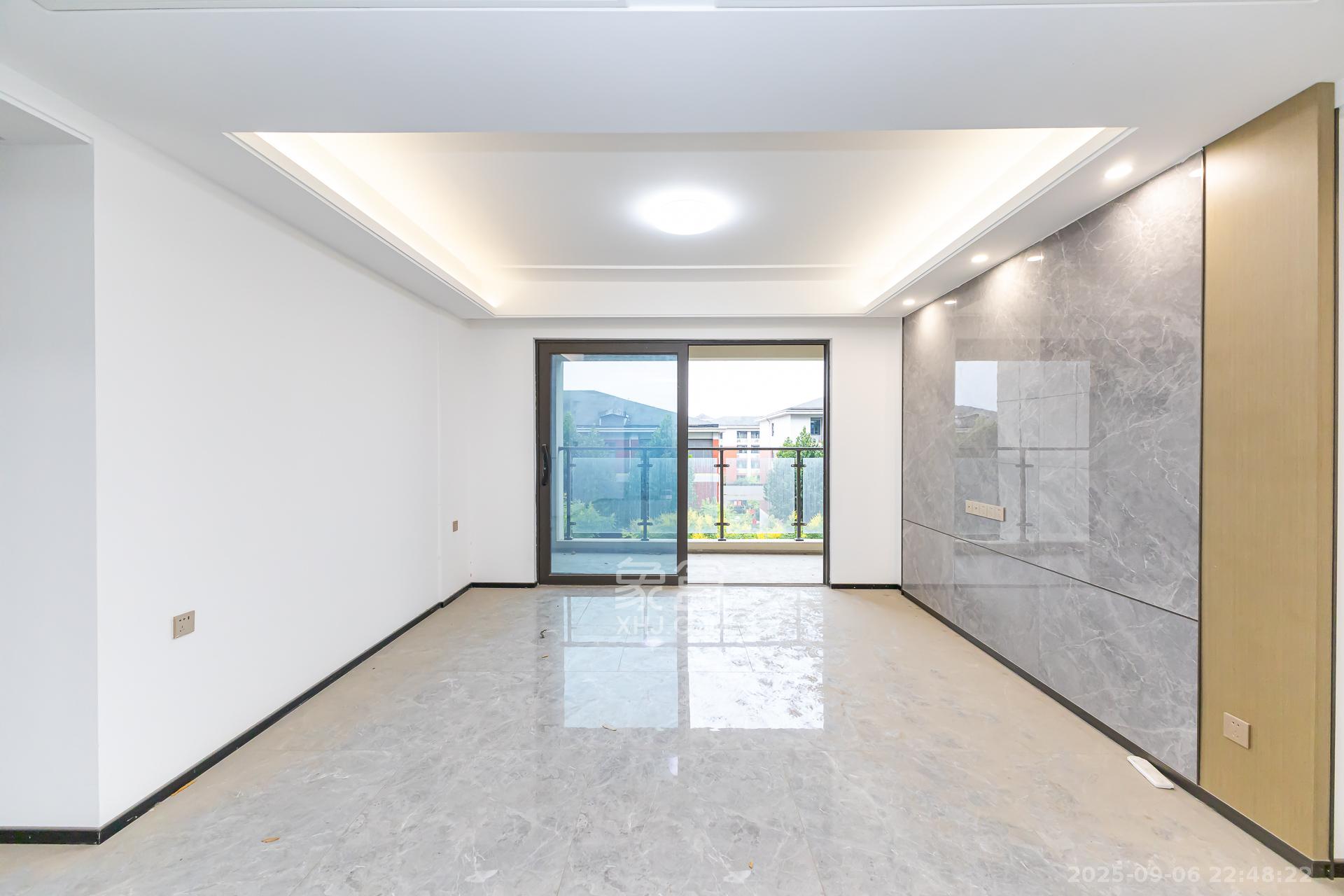 润和湘江天地天悦湾  4室2厅2卫    190.0万 润和湘江天地天悦湾  4室2厅2卫    190.0万客厅