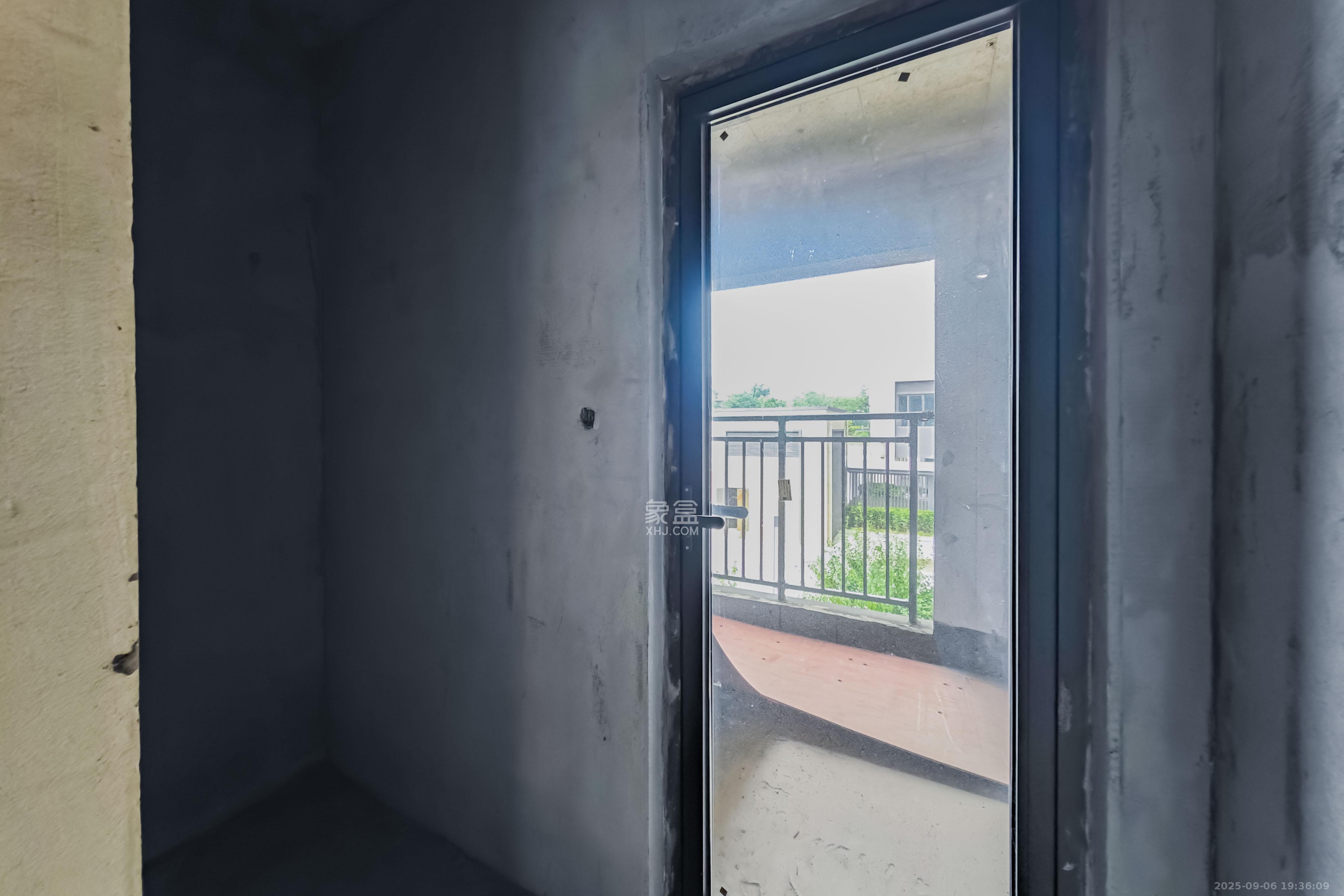 卓越伊景苑  3室2厅2卫    95.0万 卓越伊景苑  3室2厅2卫    95.0万其他