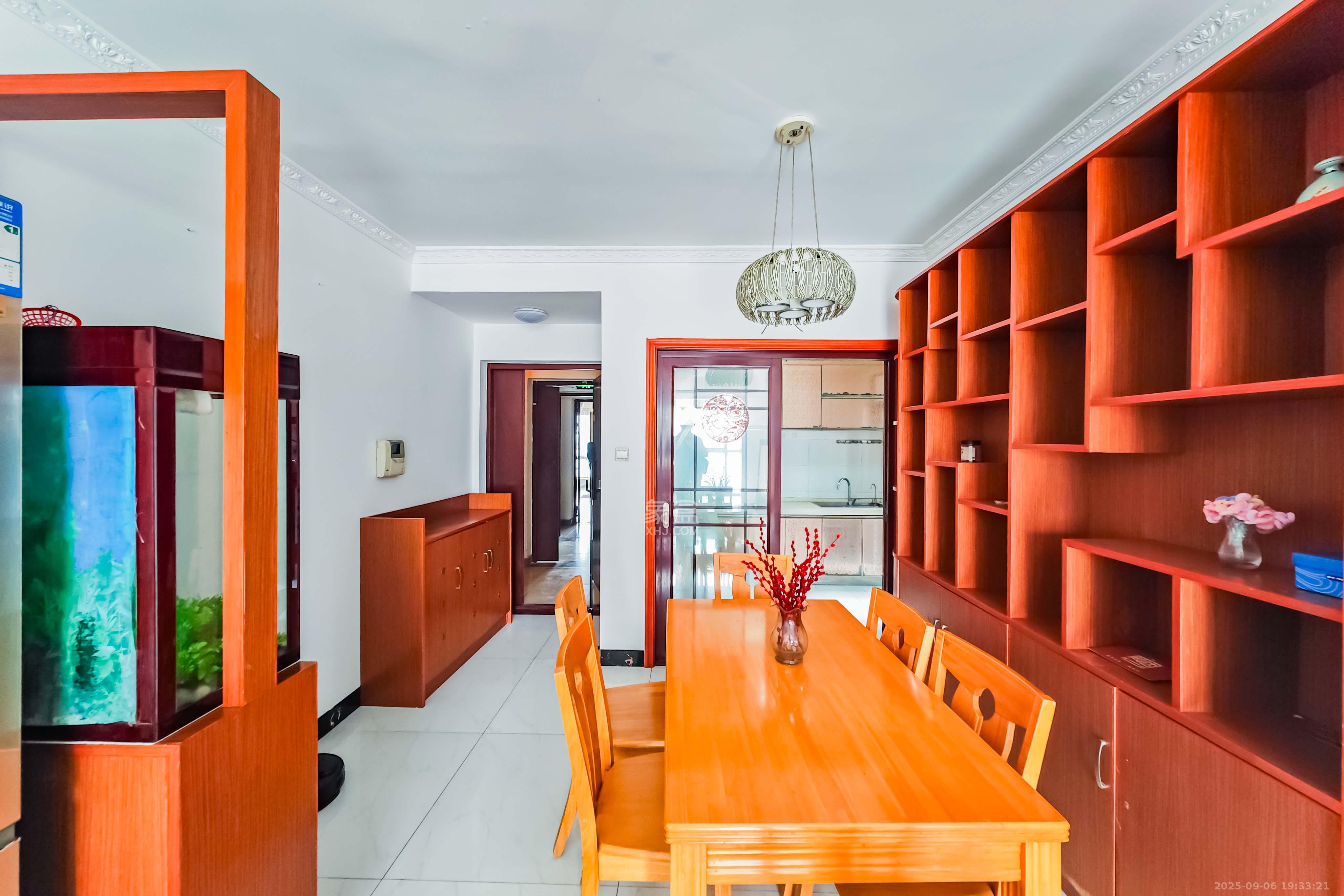 融科东南海 3室2厅2卫 95.0万 融科东南海 3室2厅2卫 95.0万客厅