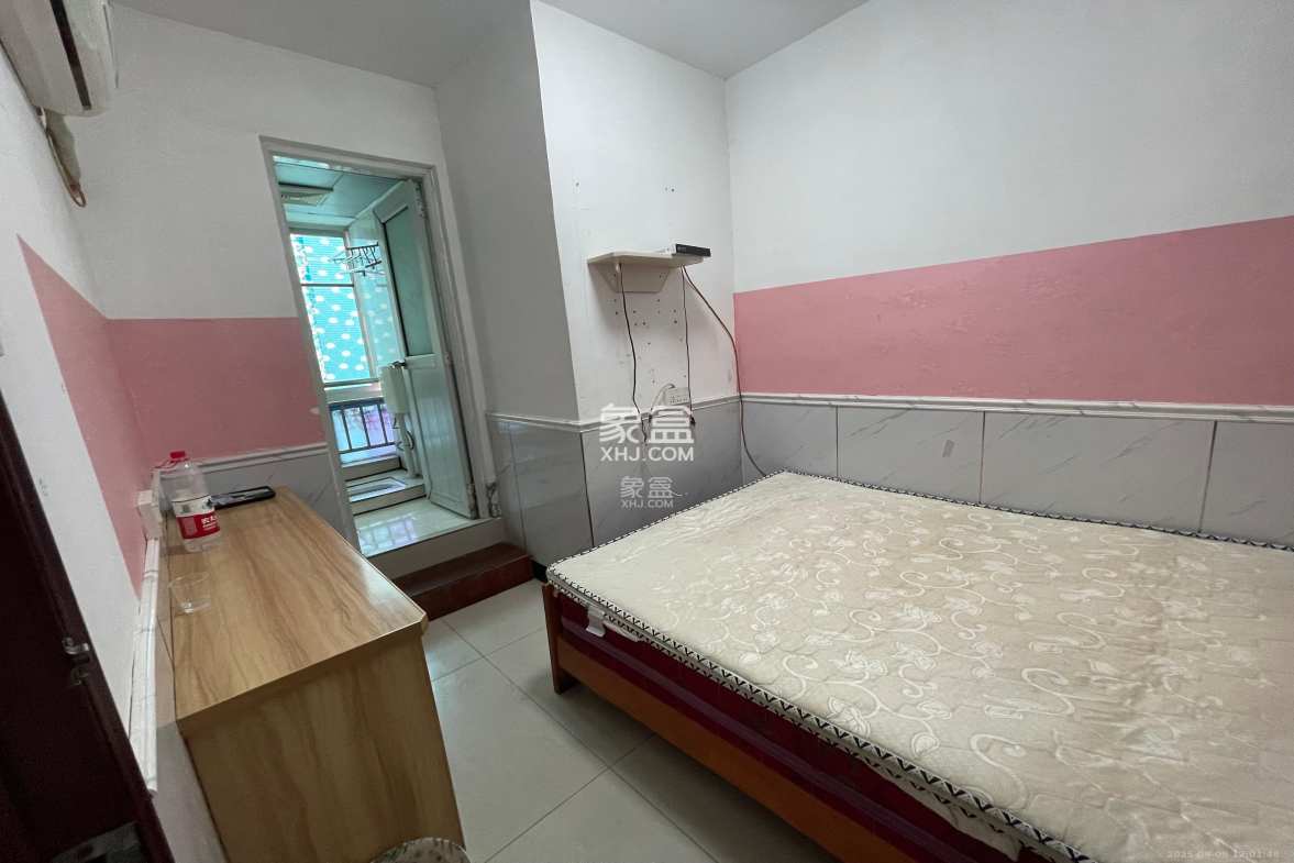 银轩铭誉(四海怡家) 5室1厅1卫 3800.0元/月 银轩铭誉(四海怡家) 5室1厅1卫 3800.0元/月室内图