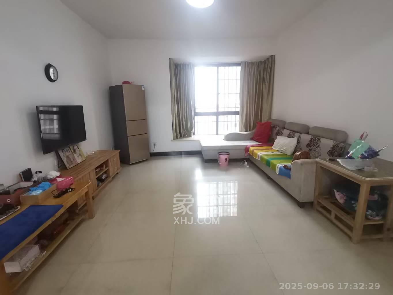 三景华御  4室2厅1卫    2000.0元/月室内图1