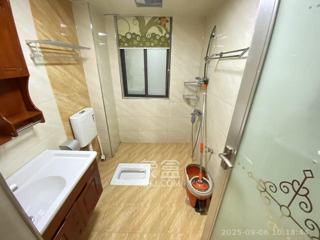 钱隆樽品(一、二、三期) 3室2厅2卫 2800.0元/月 钱隆樽品(一、二、三期) 3室2厅2卫 2800.0元/月室内图