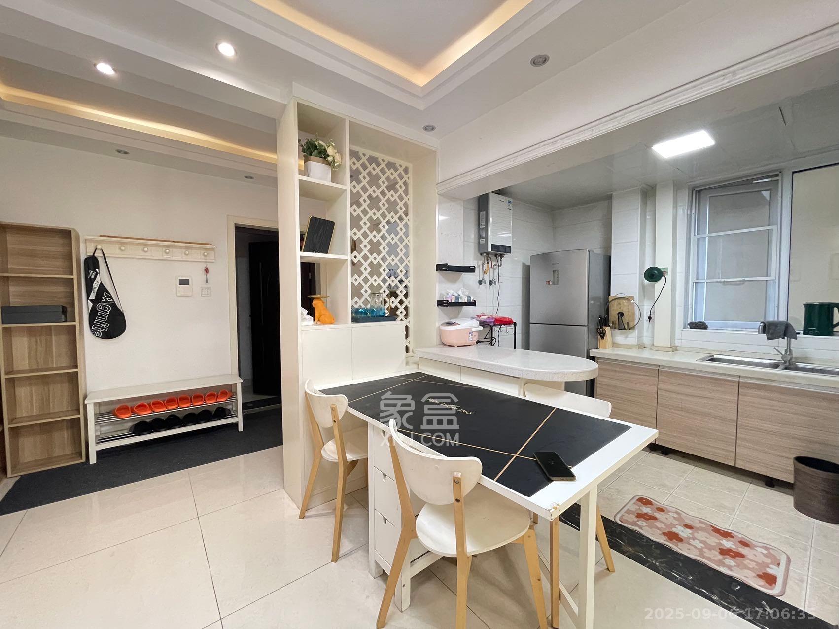 万国城(当代满庭春MOMA)三期  3室2厅1卫    2400.0元/月 万国城(当代满庭春MOMA)三期  3室2厅1卫    2400.0元/月室内图