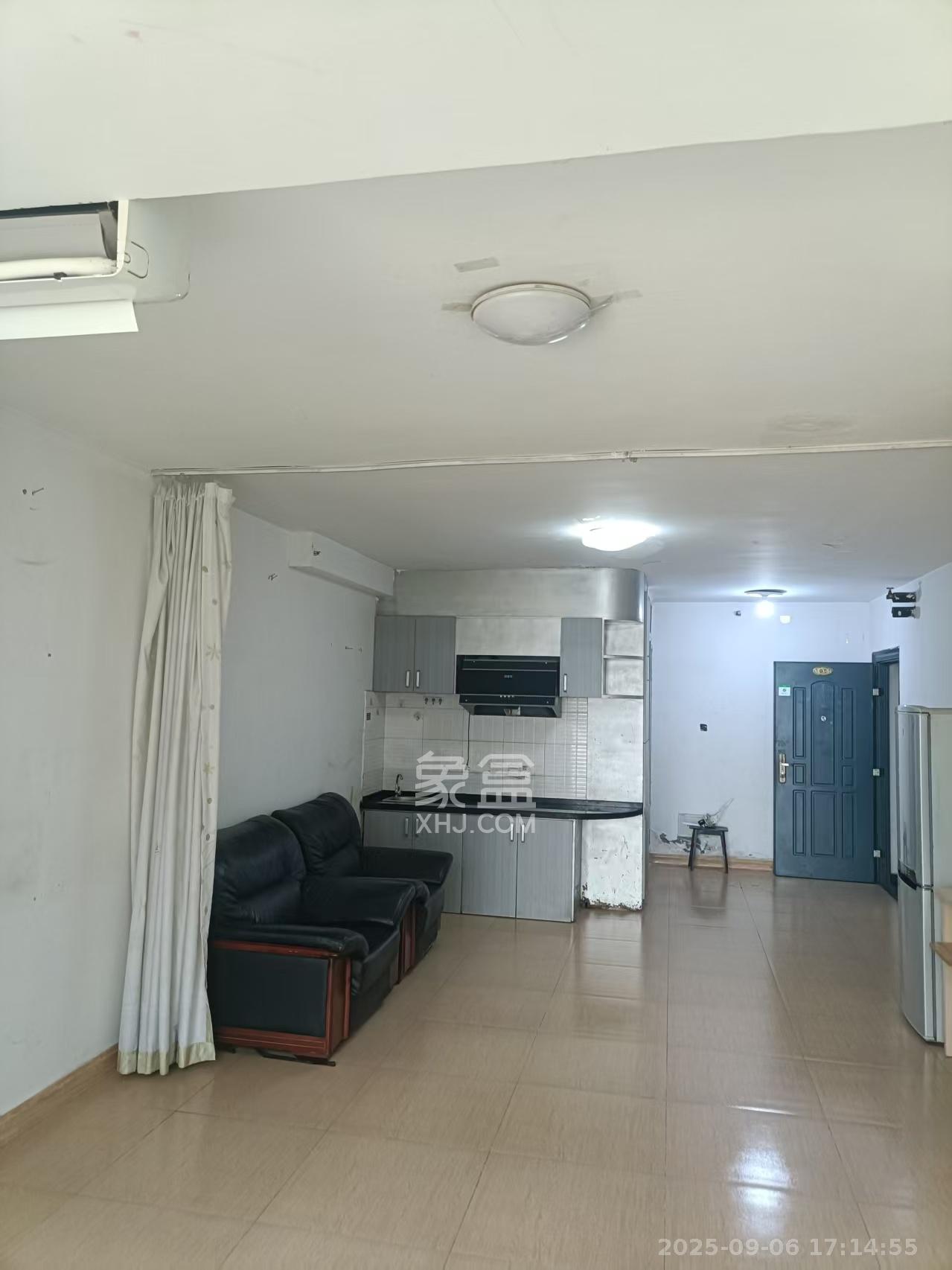 新时代广场  1室1厅1卫    1500.0元/月 新时代广场  1室1厅1卫    1500.0元/月室内图