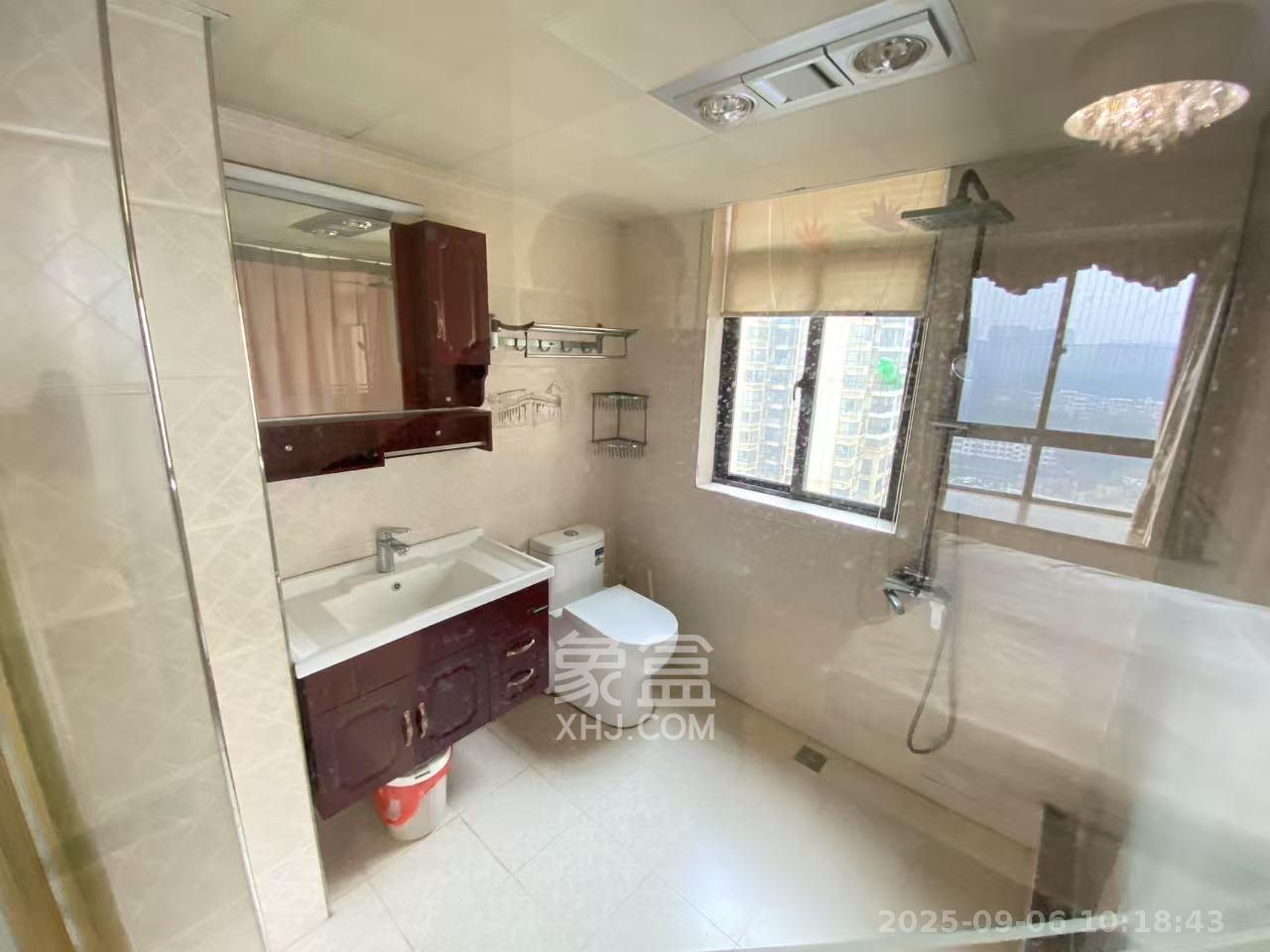 钱隆樽品(一、二、三期) 3室2厅2卫 2800.0元/月 钱隆樽品(一、二、三期) 3室2厅2卫 2800.0元/月室内图