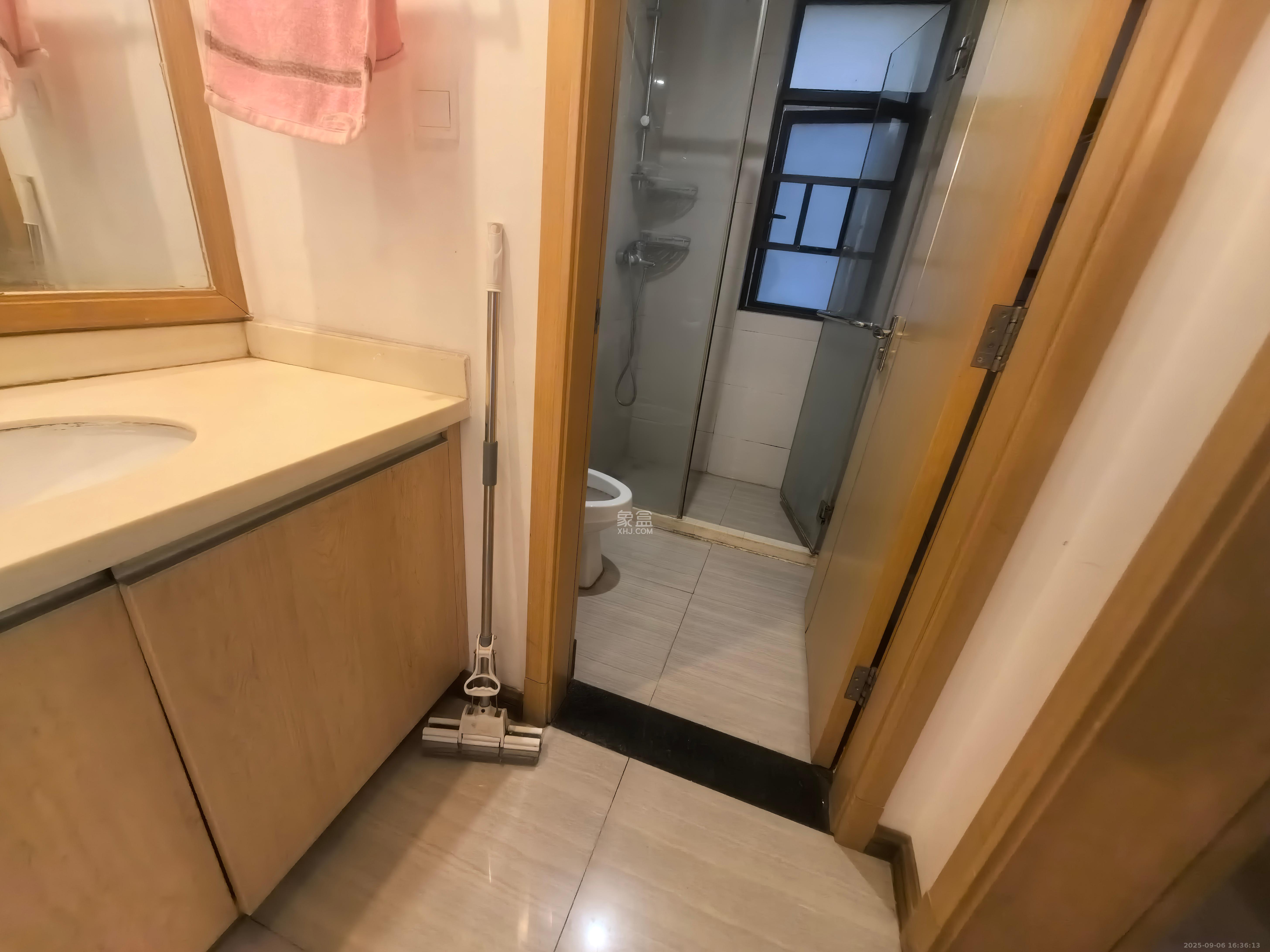 中海国际四期 3室2厅2卫 2200.0元/月 中海国际四期 3室2厅2卫 2200.0元/月室内图