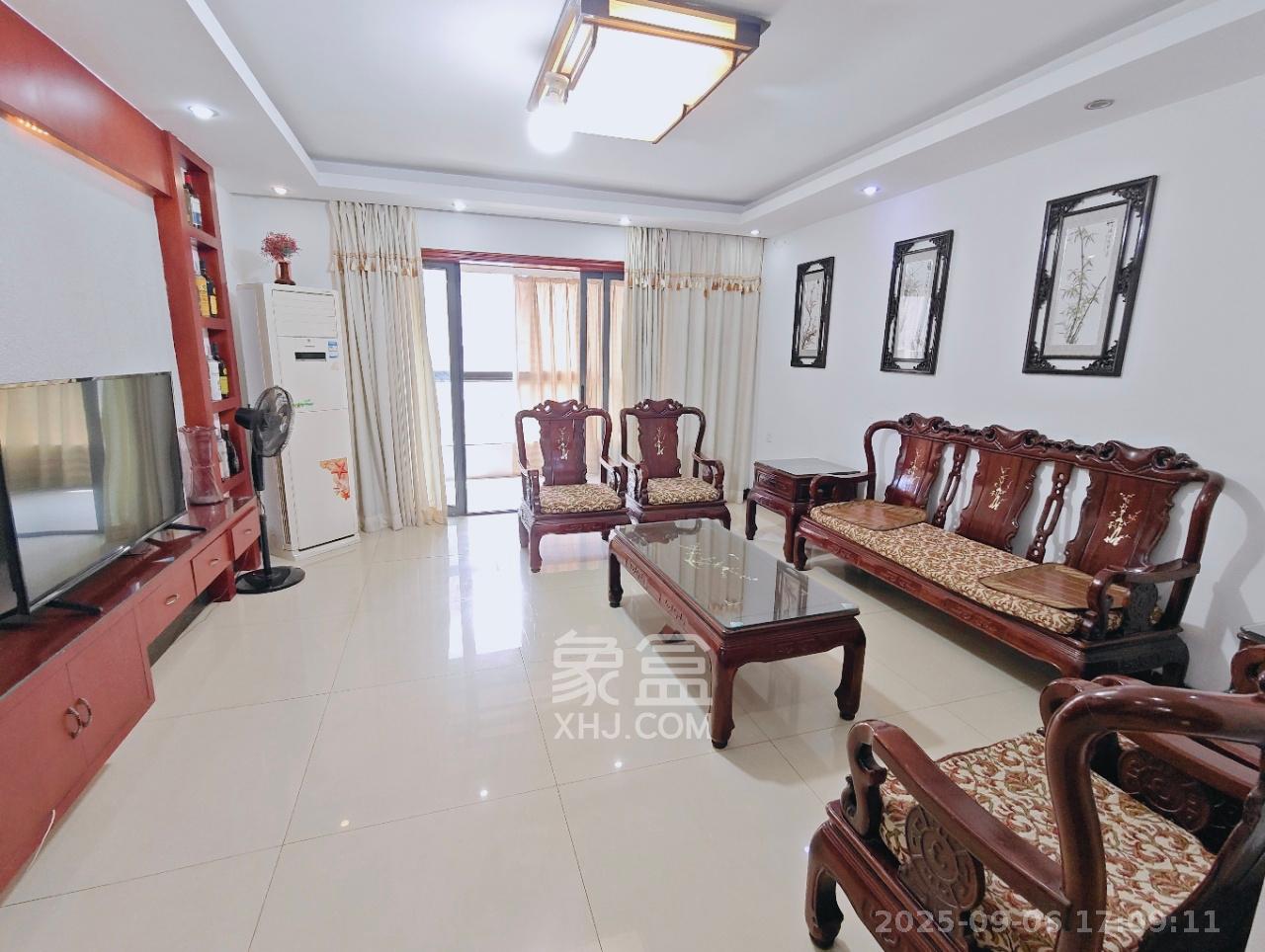 西子花苑 3室2厅2卫 116.8万 西子花苑 3室2厅2卫 116.8万客厅