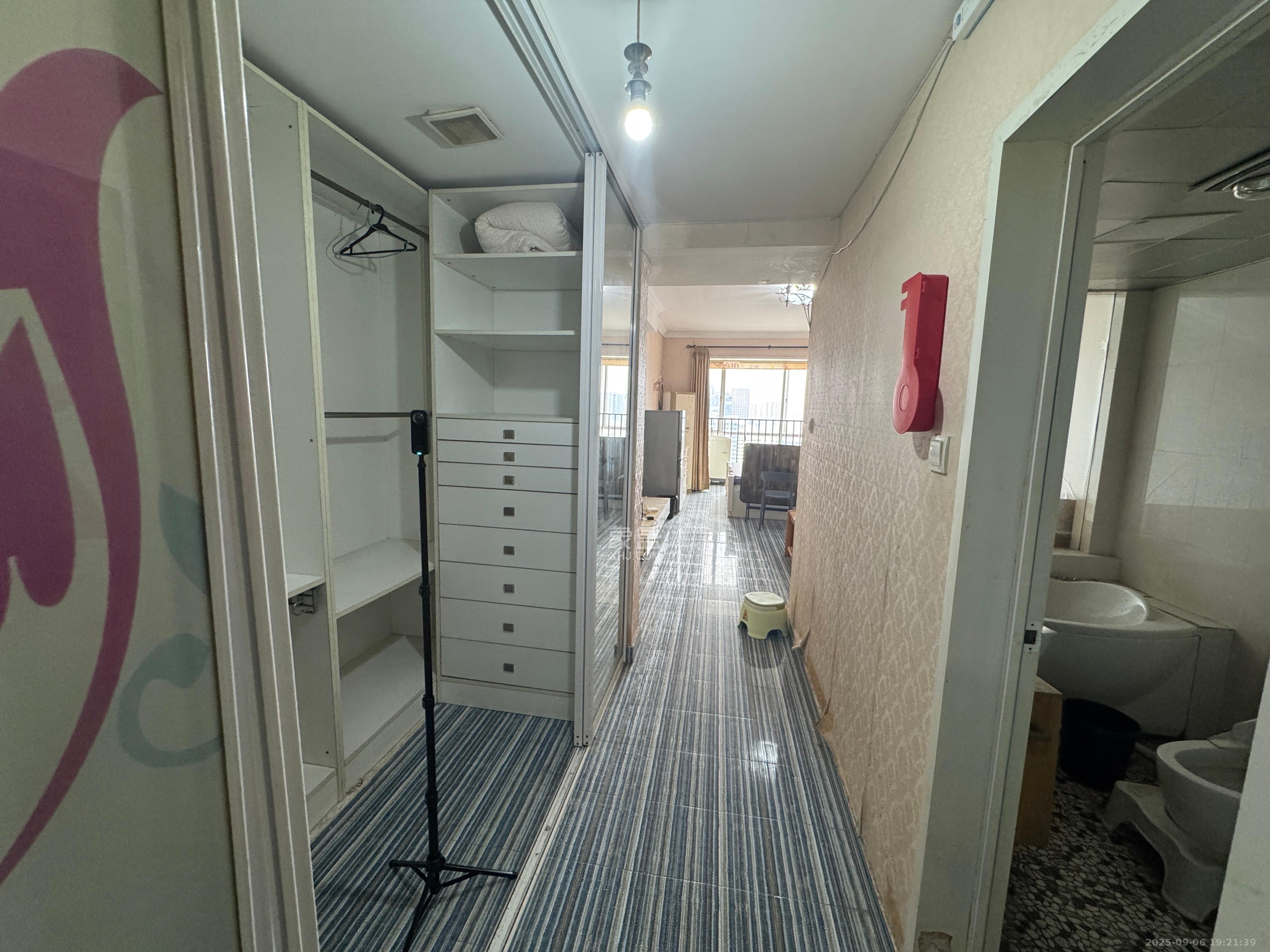 上河国际A座  1室1厅1卫    1400.0元/月 上河国际A座  1室1厅1卫    1400.0元/月室内图