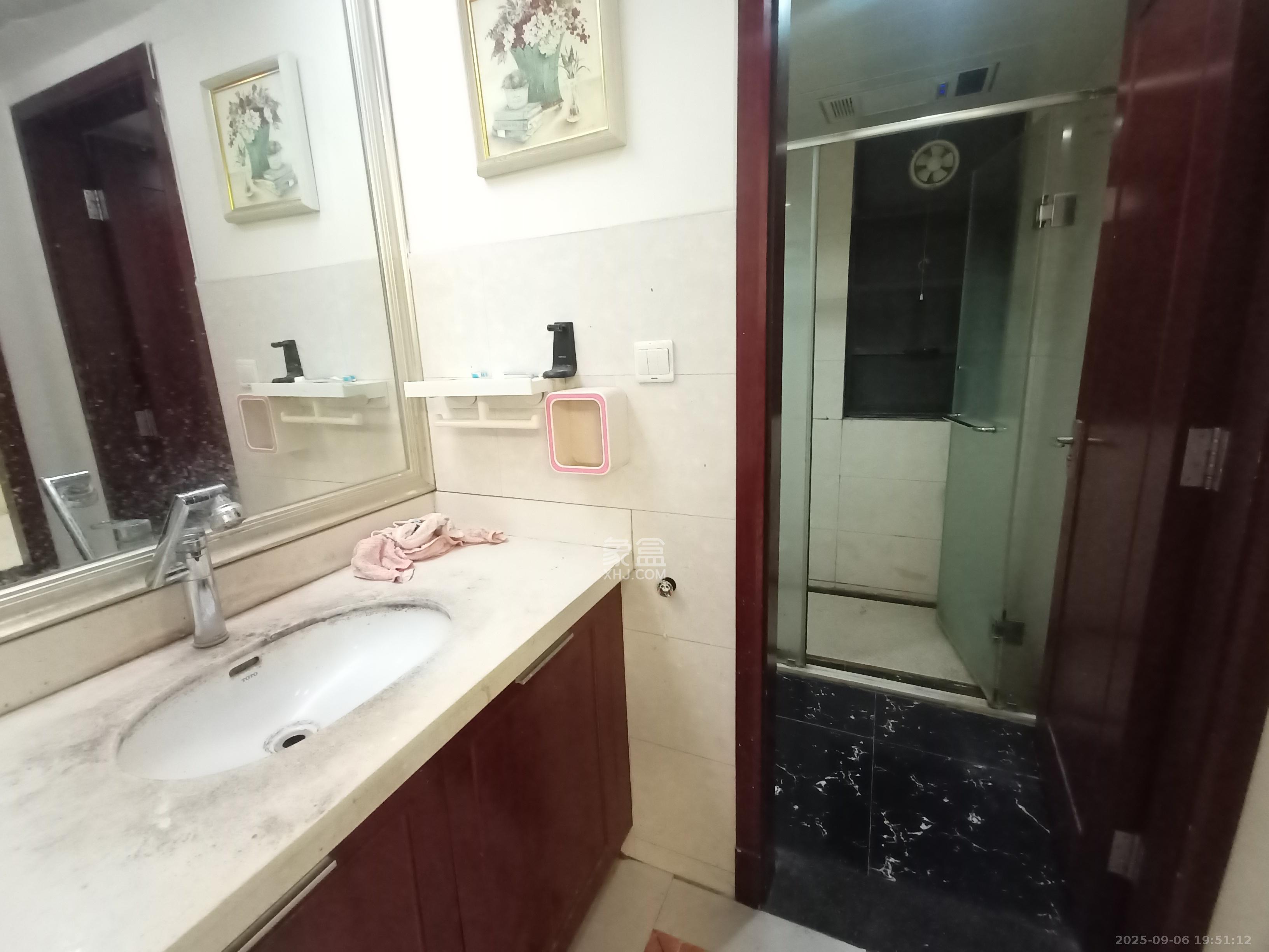 中海国际二期  3室2厅1卫    1800.0元/月 中海国际二期  3室2厅1卫    1800.0元/月室内图