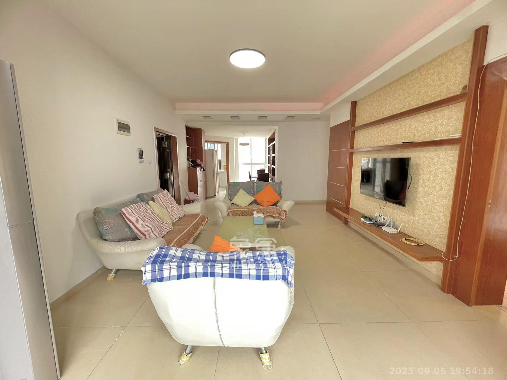 长房东郡  3室2厅1卫    3500.0元/月 长房东郡  3室2厅1卫    3500.0元/月室内图