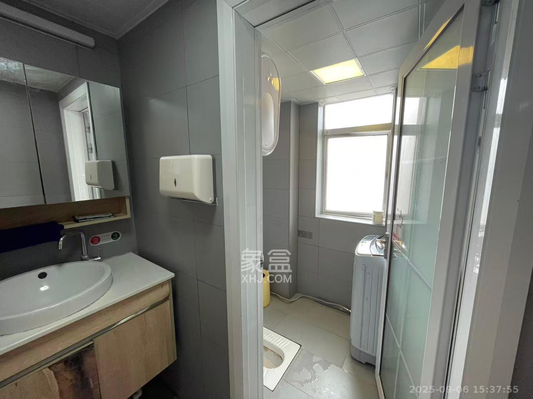 君临国际  1室2厅1卫    3200.0元/月室内图