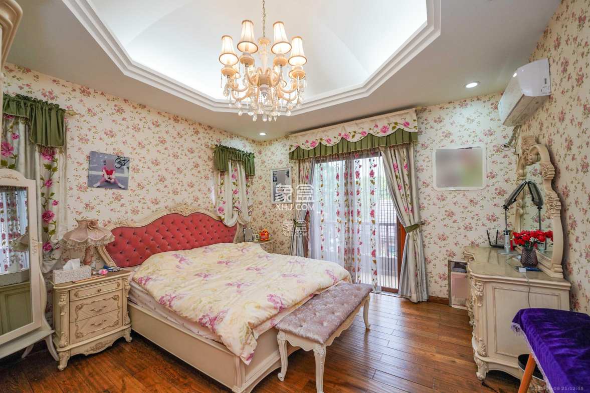 保利阆峰云墅 5室2厅4卫 868.0万 保利阆峰云墅 5室2厅4卫 868.0万卧室