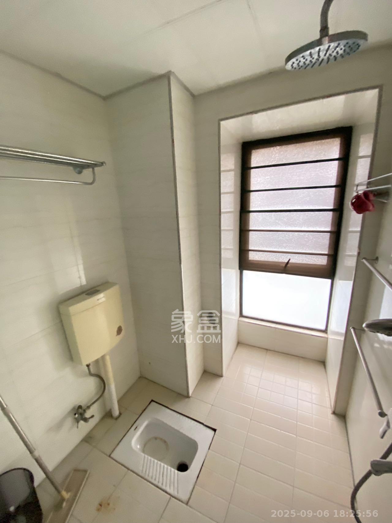 归心苑 4室2厅2卫 4400.0元/月 归心苑 4室2厅2卫 4400.0元/月室内图