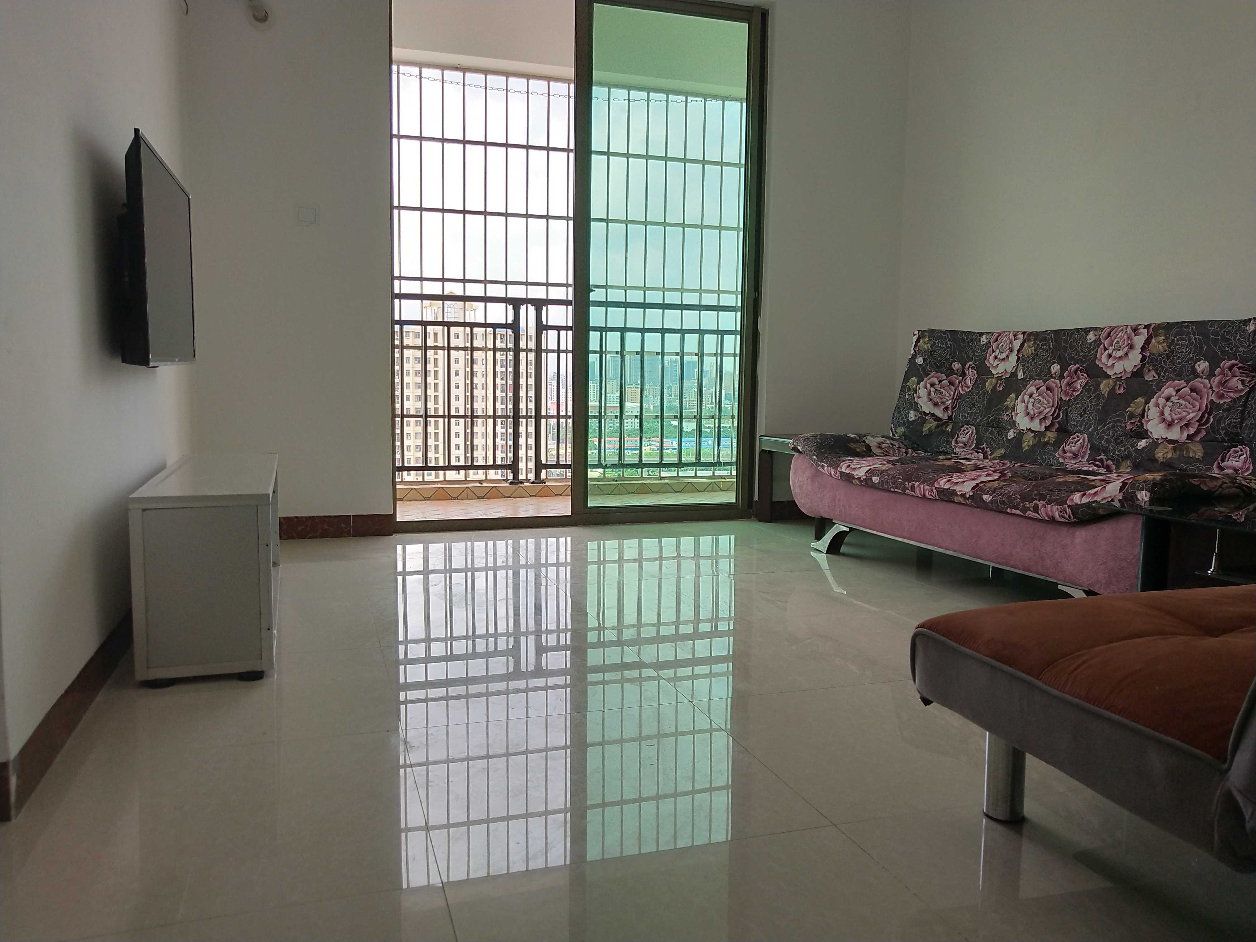 南海花园  2室2厅1卫    2200.0元/月 南海花园  2室2厅1卫    2200.0元/月室内图