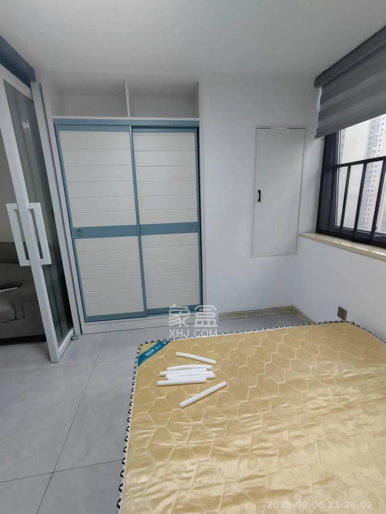 华润置地广场二期  3室2厅1卫    1900.0元/月室内图