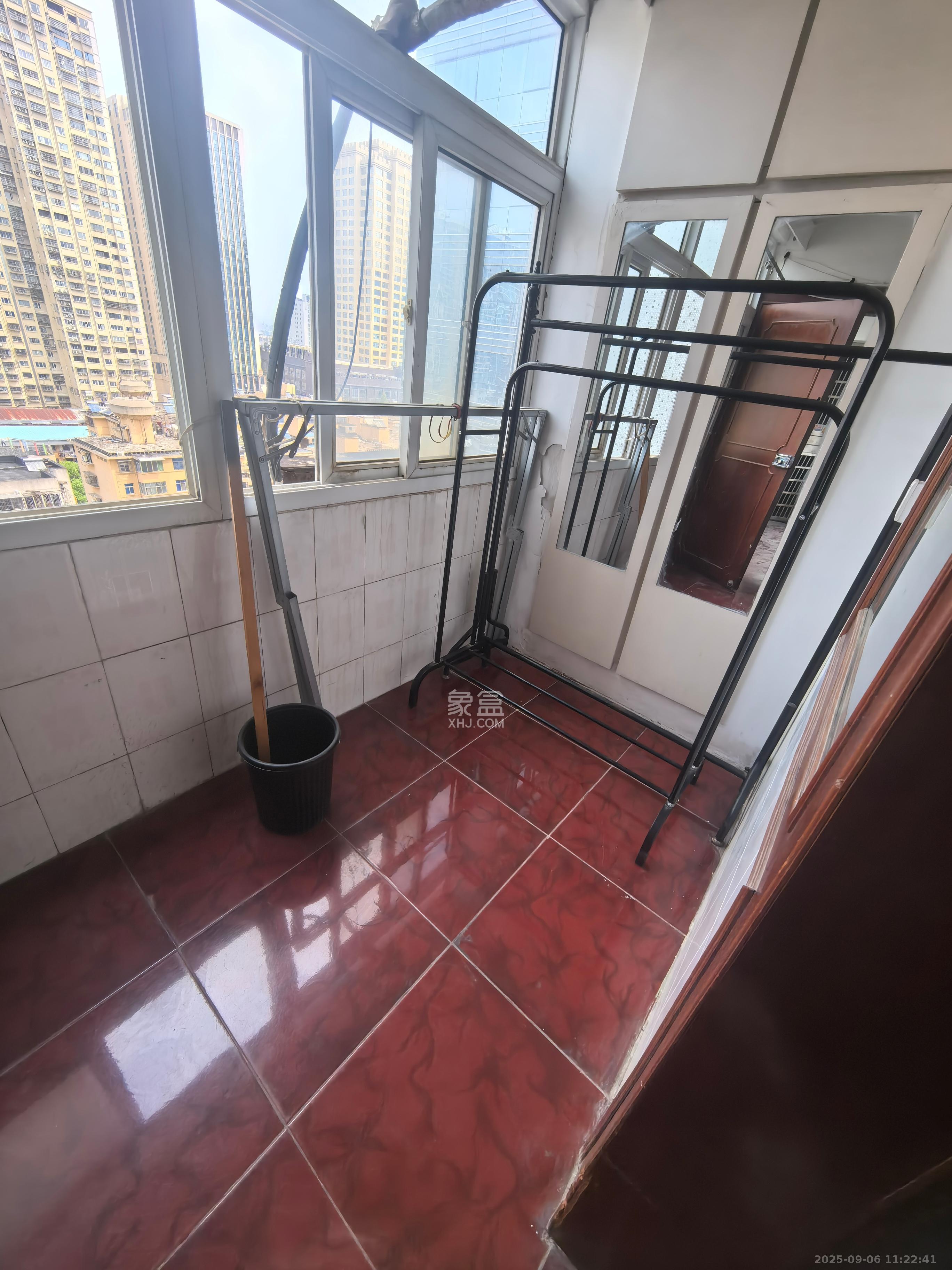 粮贸大厦 3室1厅1卫 2500.0元/月 粮贸大厦 3室1厅1卫 2500.0元/月室内图