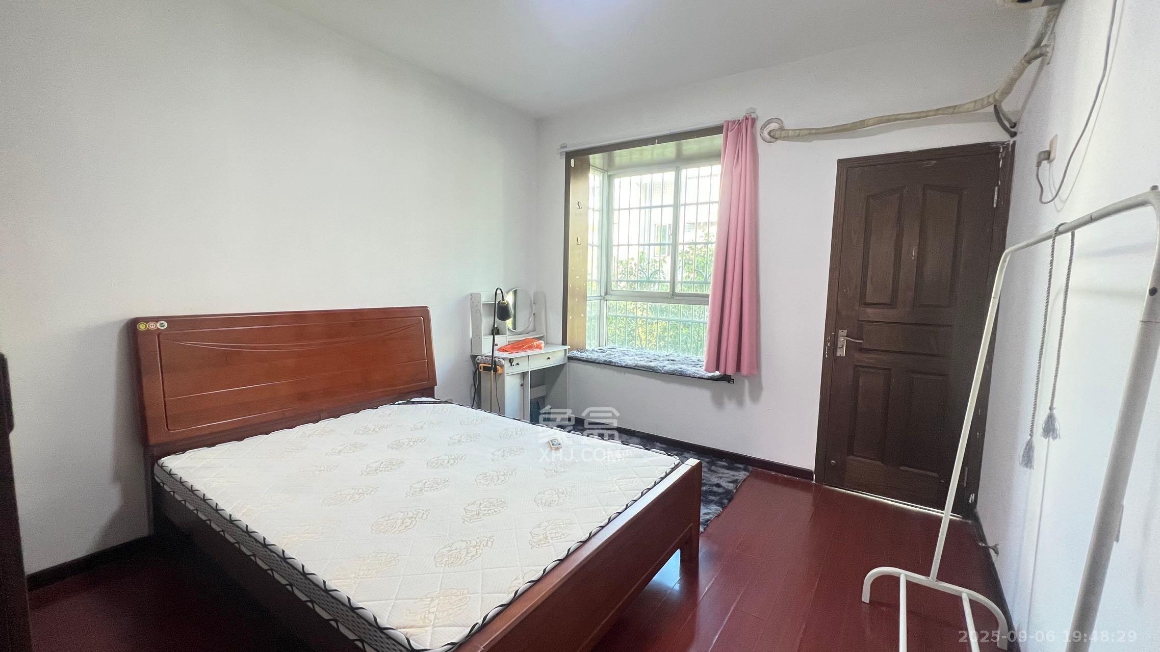 中南汽车世界  3室2厅2卫    1400.0元/月室内图