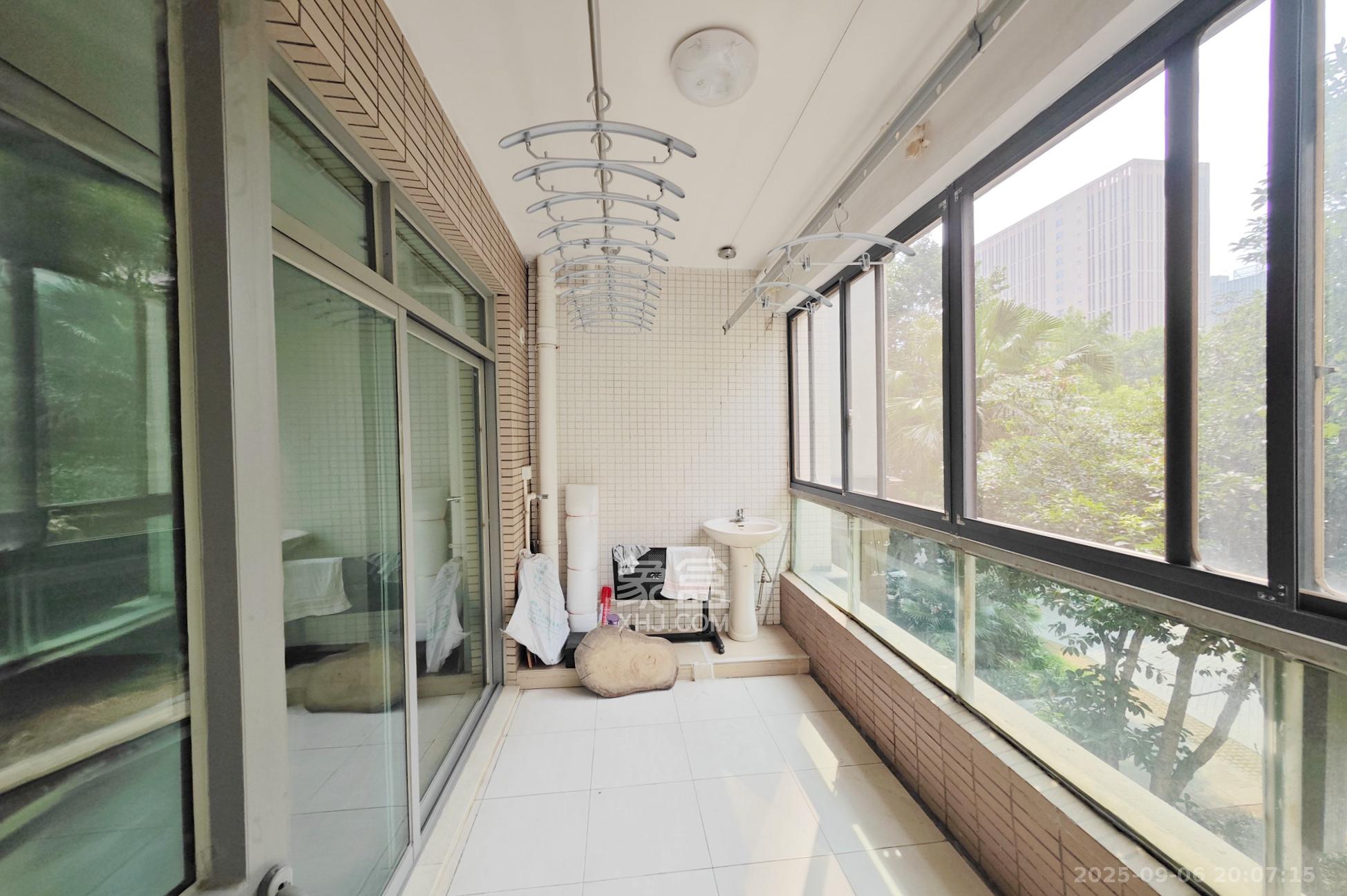 新城新世界一二三期  2室2厅1卫    76.0万 新城新世界一二三期  2室2厅1卫    76.0万阳台