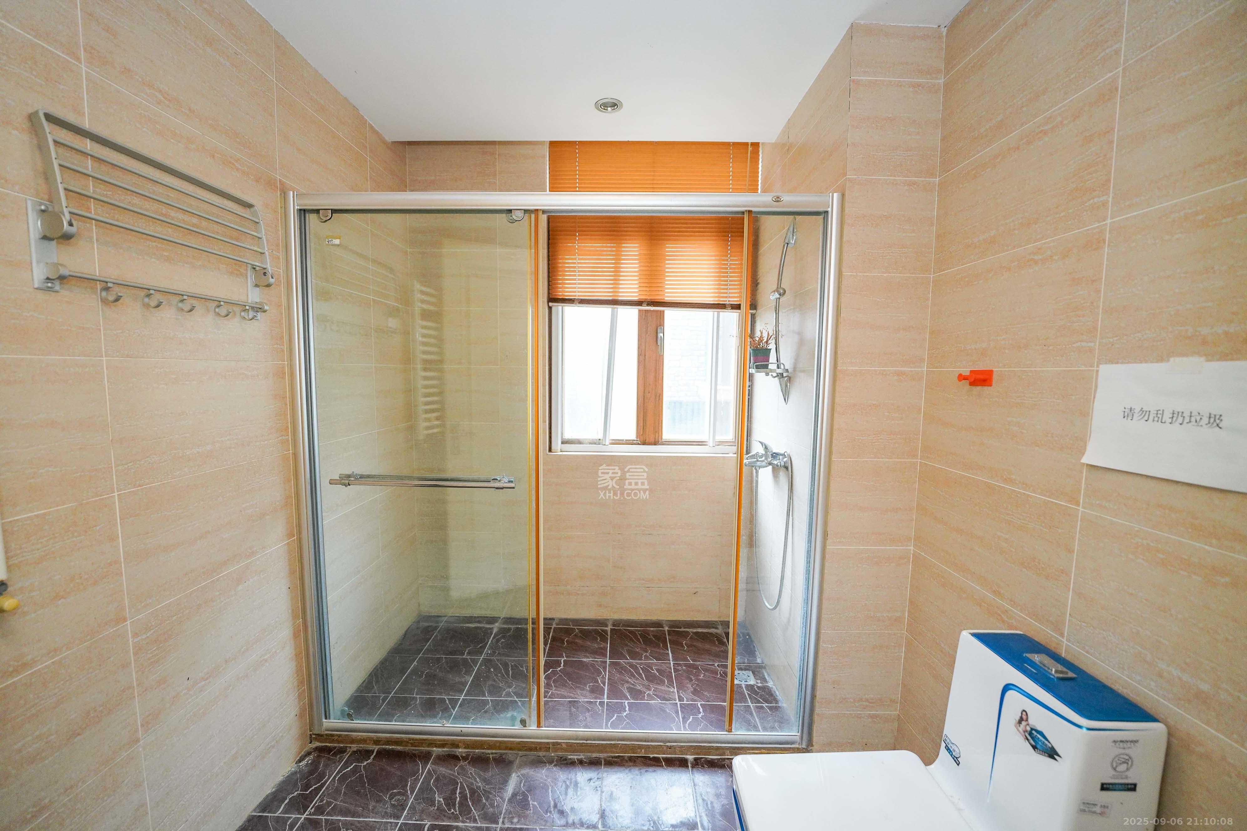 保利阆峰云墅  7室3厅5卫    730.0万 保利阆峰云墅  7室3厅5卫    730.0万卫生间