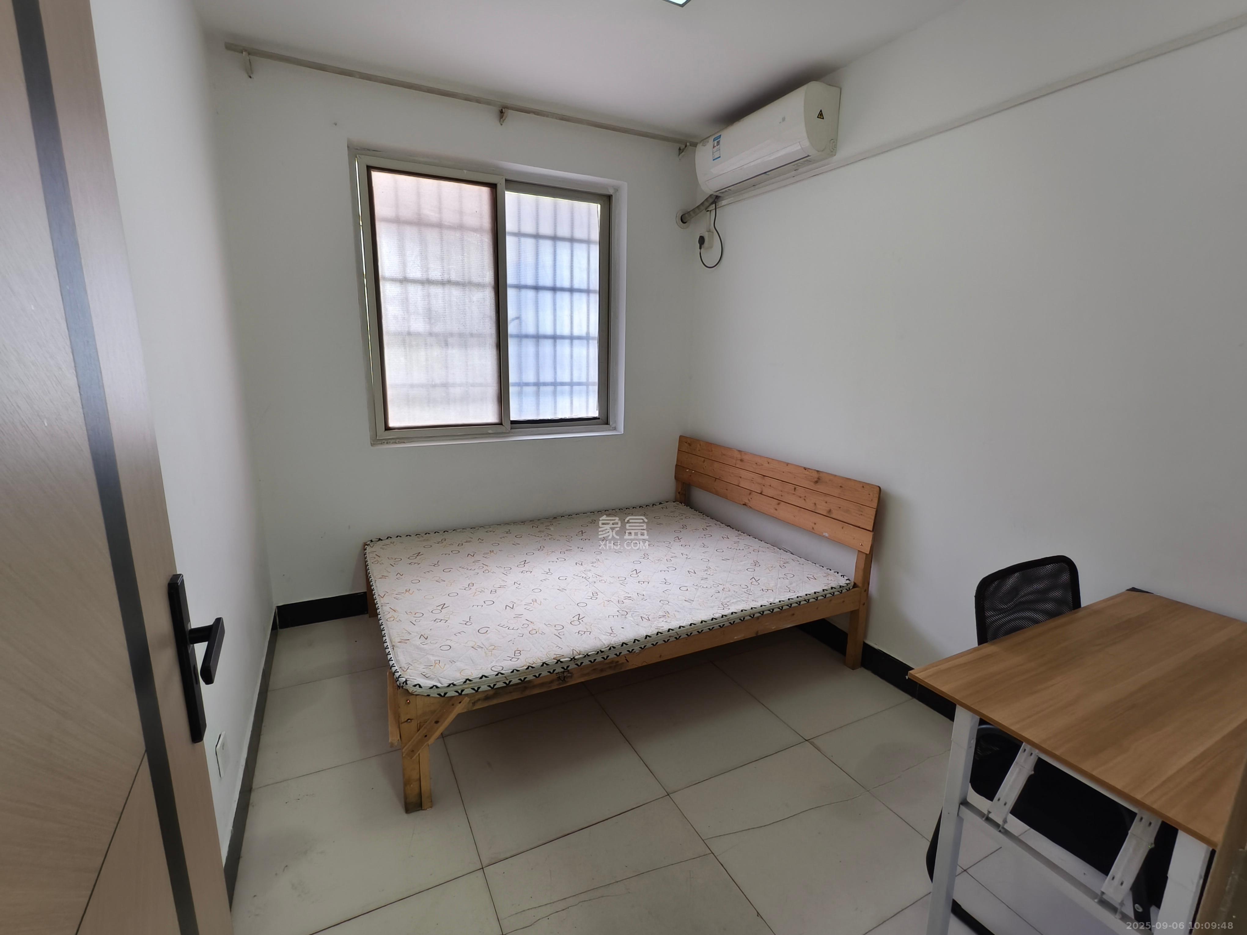 铝厂宿舍  2室1厅1卫    1400.0元/月室内图