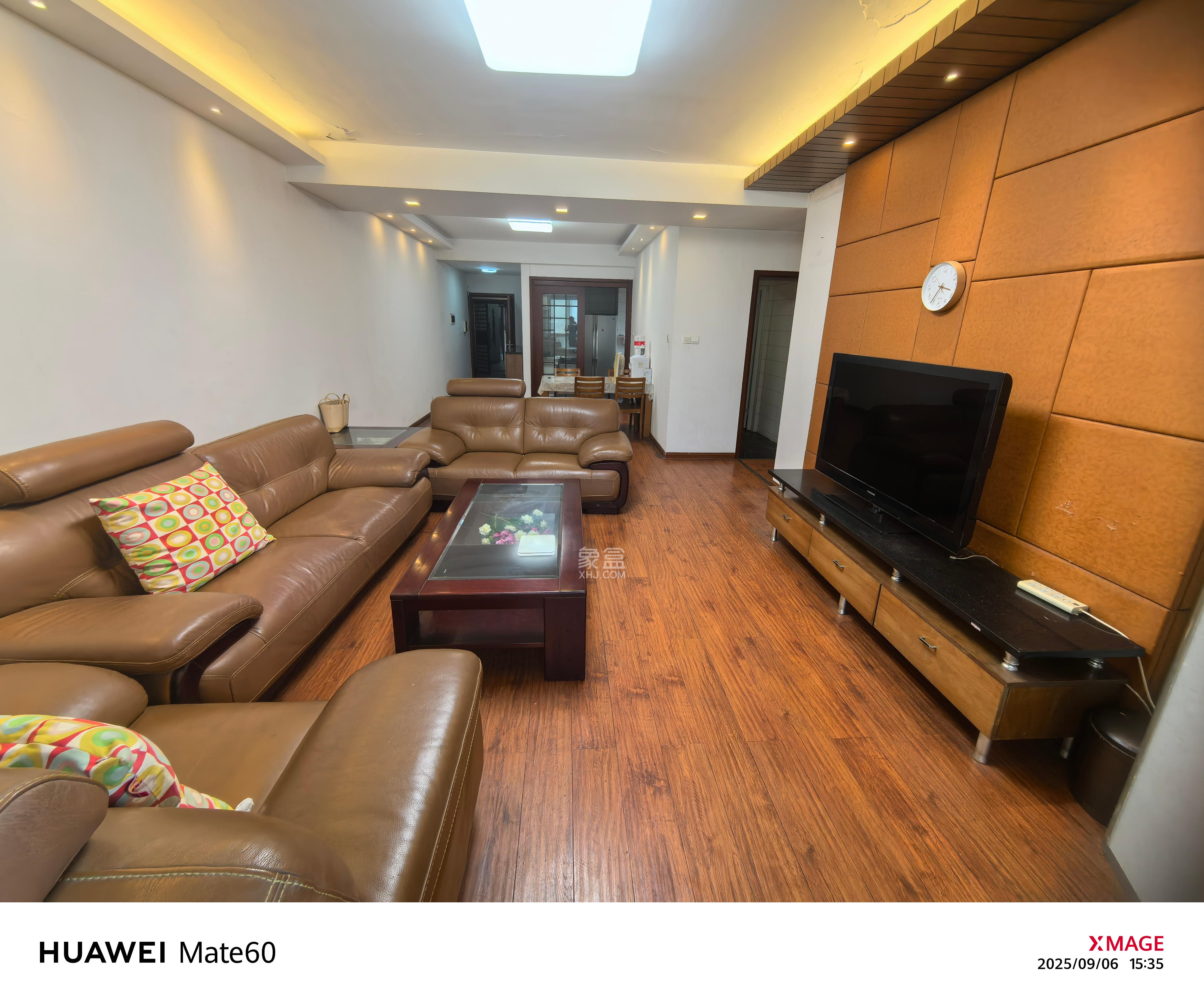 岳麓现代城  3室2厅2卫    3800.0元/月 岳麓现代城  3室2厅2卫    3800.0元/月室内图