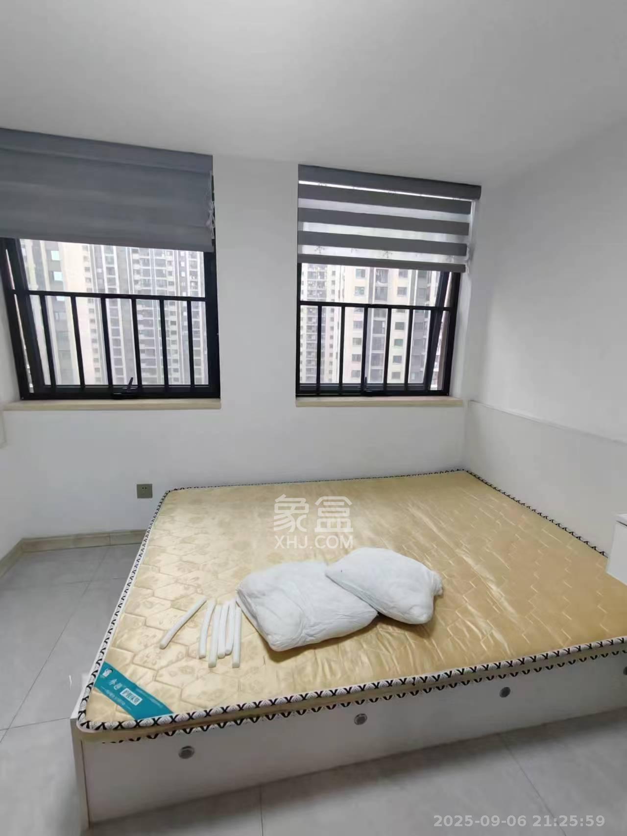 华润置地广场二期  3室2厅1卫    1900.0元/月室内图