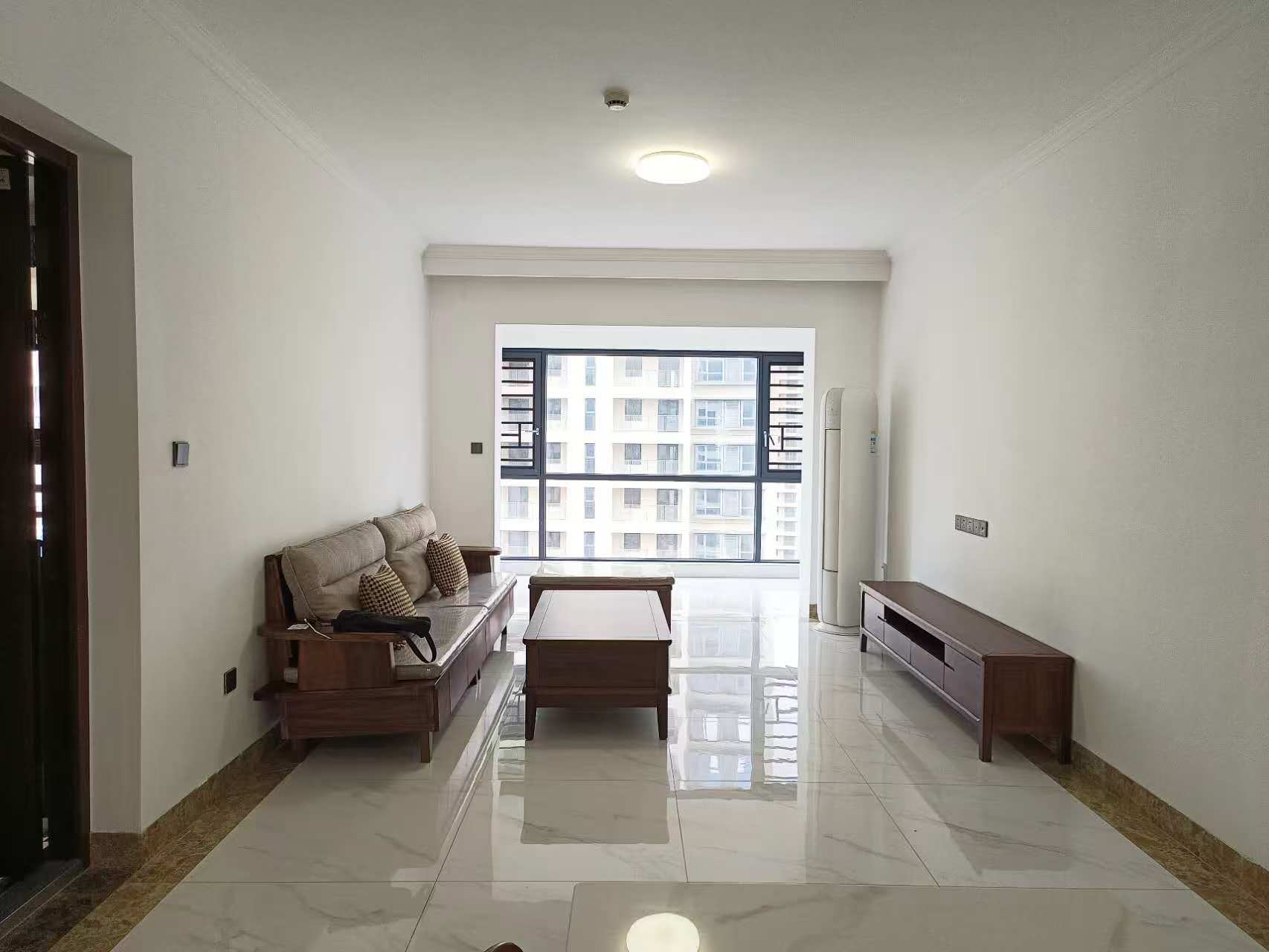 尚运上品 3室2厅2卫 5300.0元/月 尚运上品 3室2厅2卫 5300.0元/月室内图