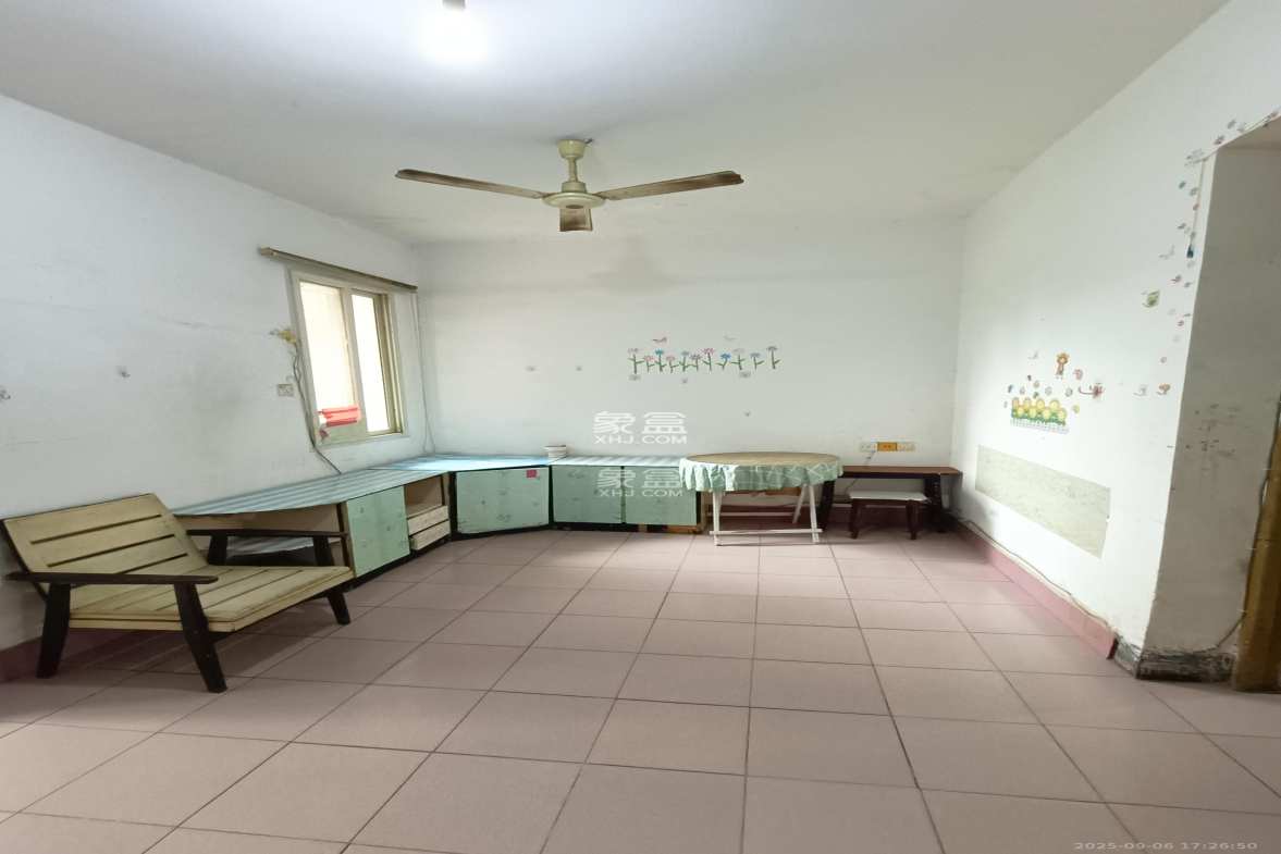 赤岗小区(一二三片)  2室1厅1卫    1000.0元/月 赤岗小区(一二三片)  2室1厅1卫    1000.0元/月室内图