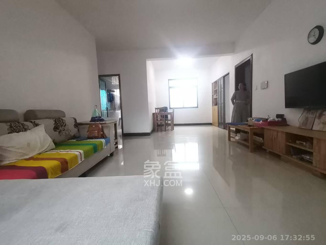 三景华御  4室2厅1卫    2000.0元/月室内图