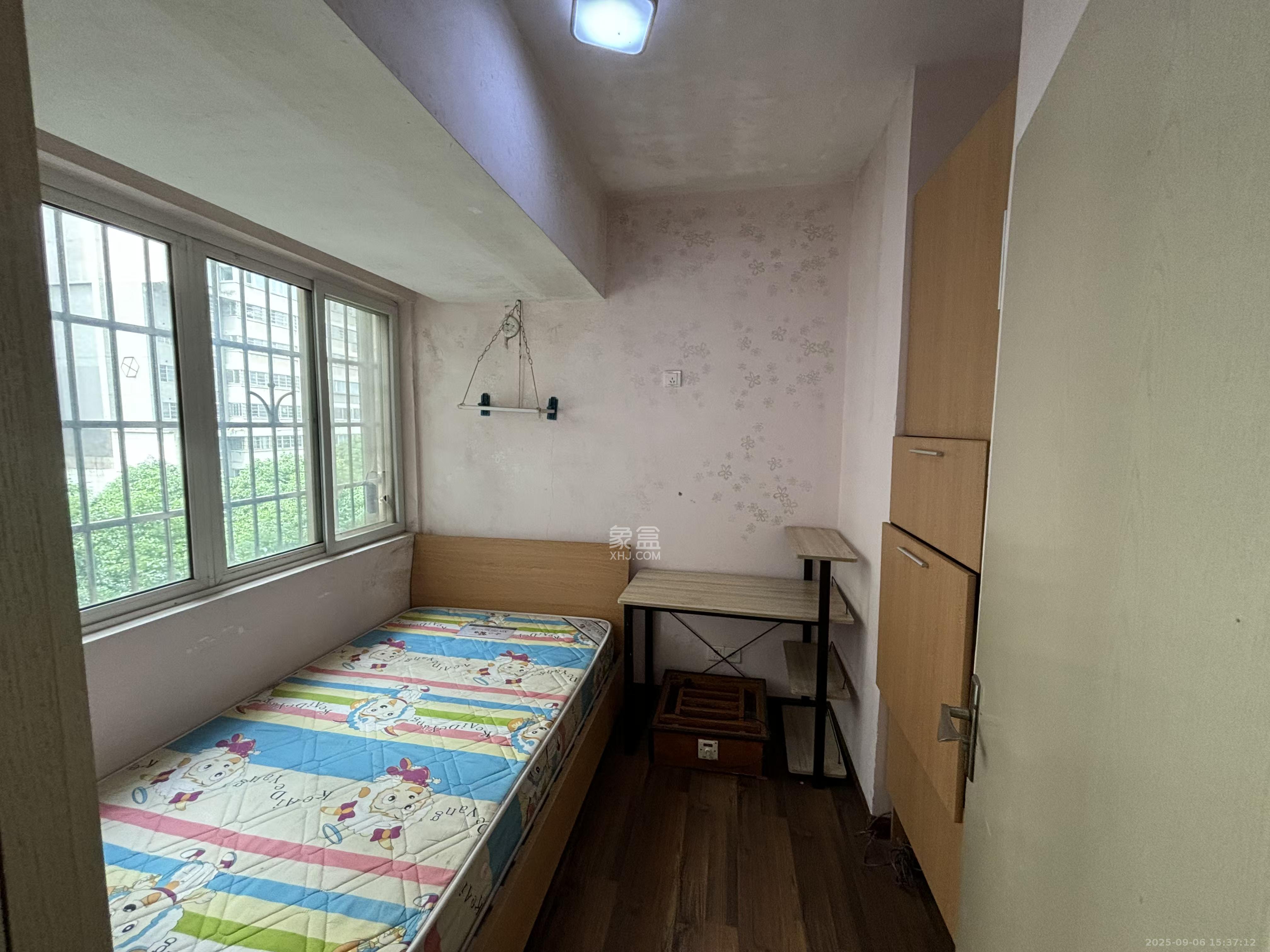 未来蜂巢  3室2厅1卫    1600.0元/月室内图