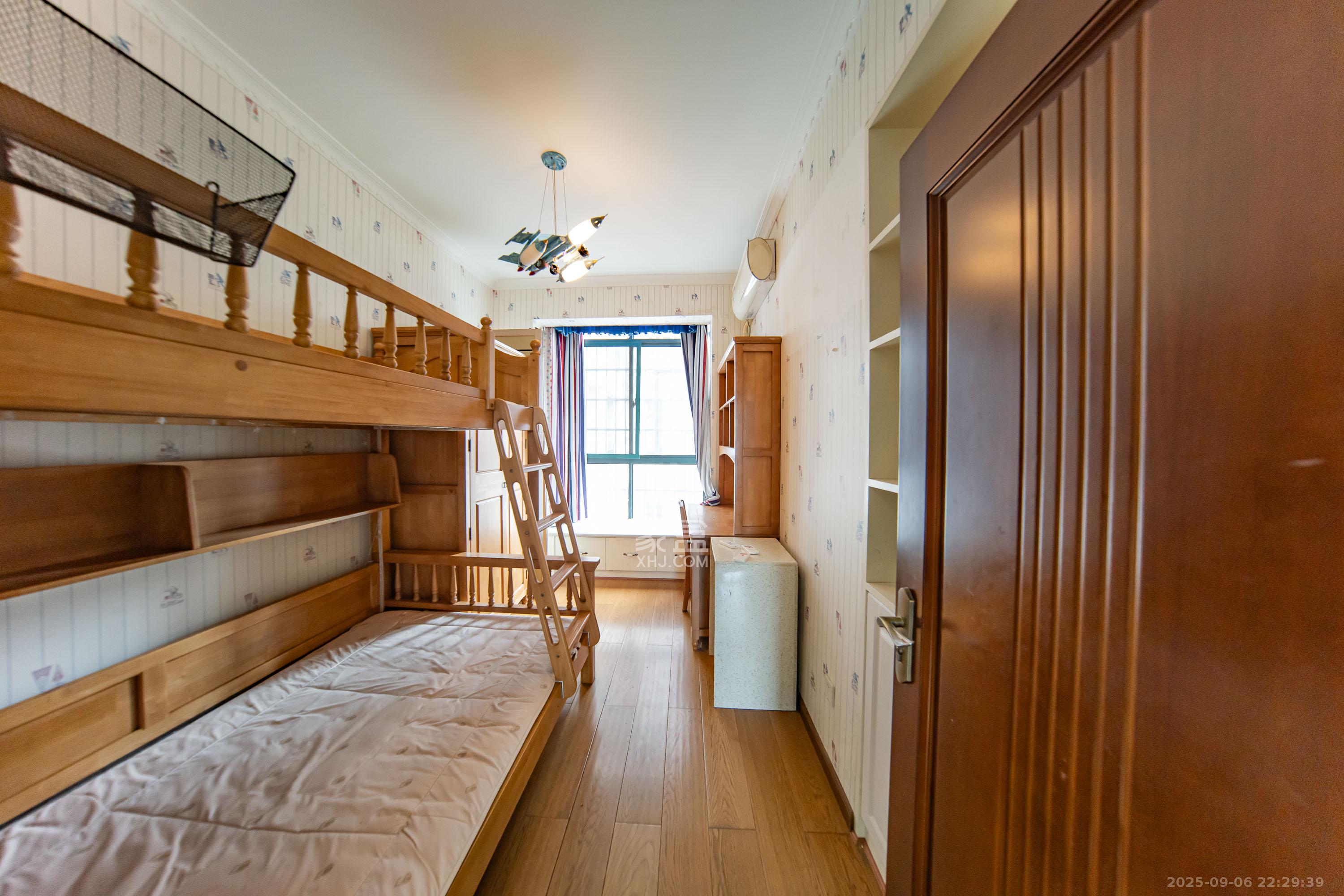 枫华府第  3室2厅1卫    79.0万 枫华府第  3室2厅1卫    79.0万卧室