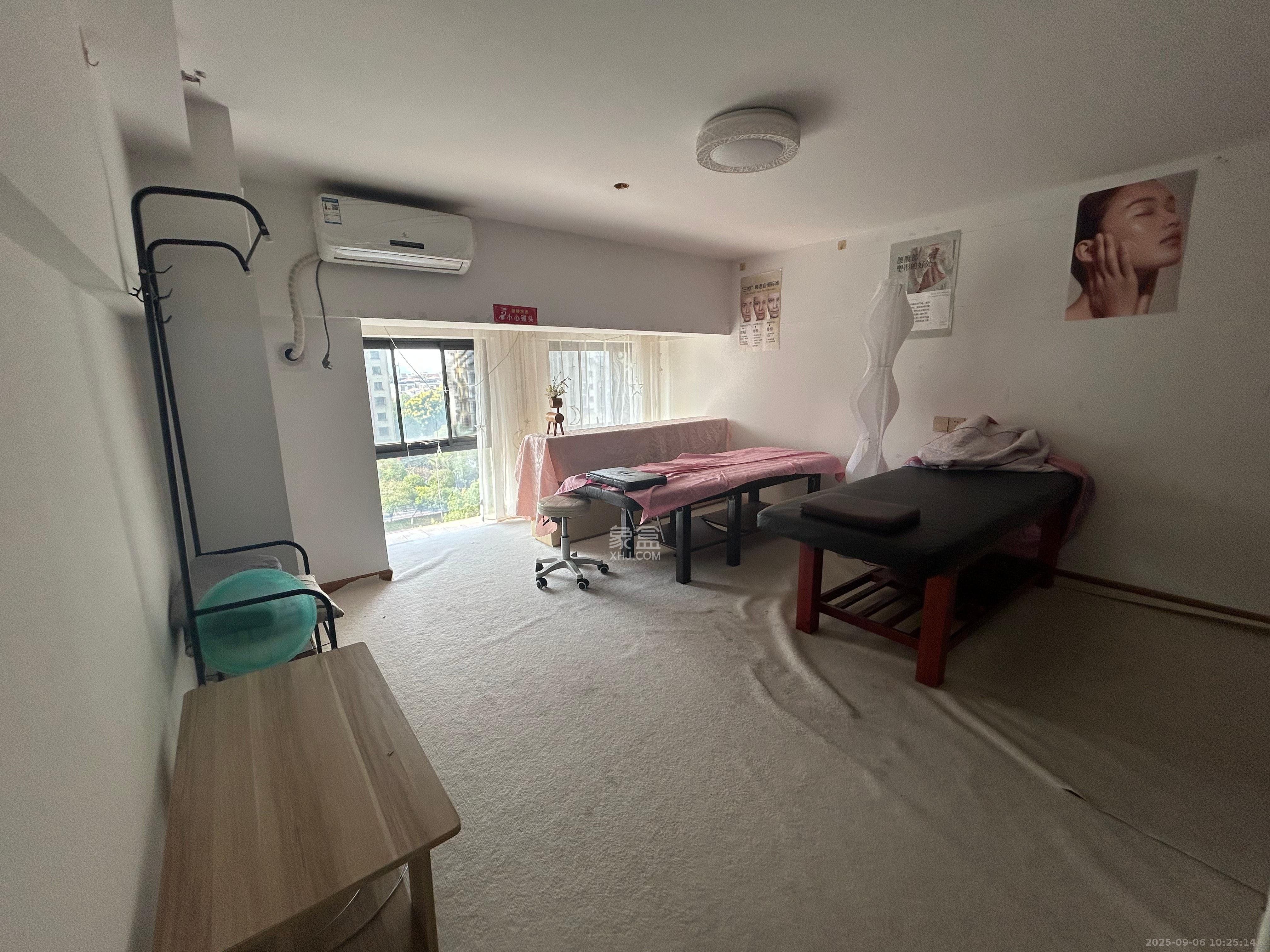 华润置地广场二期  2室1厅1卫    1700.0元/月 华润置地广场二期  2室1厅1卫    1700.0元/月室内图